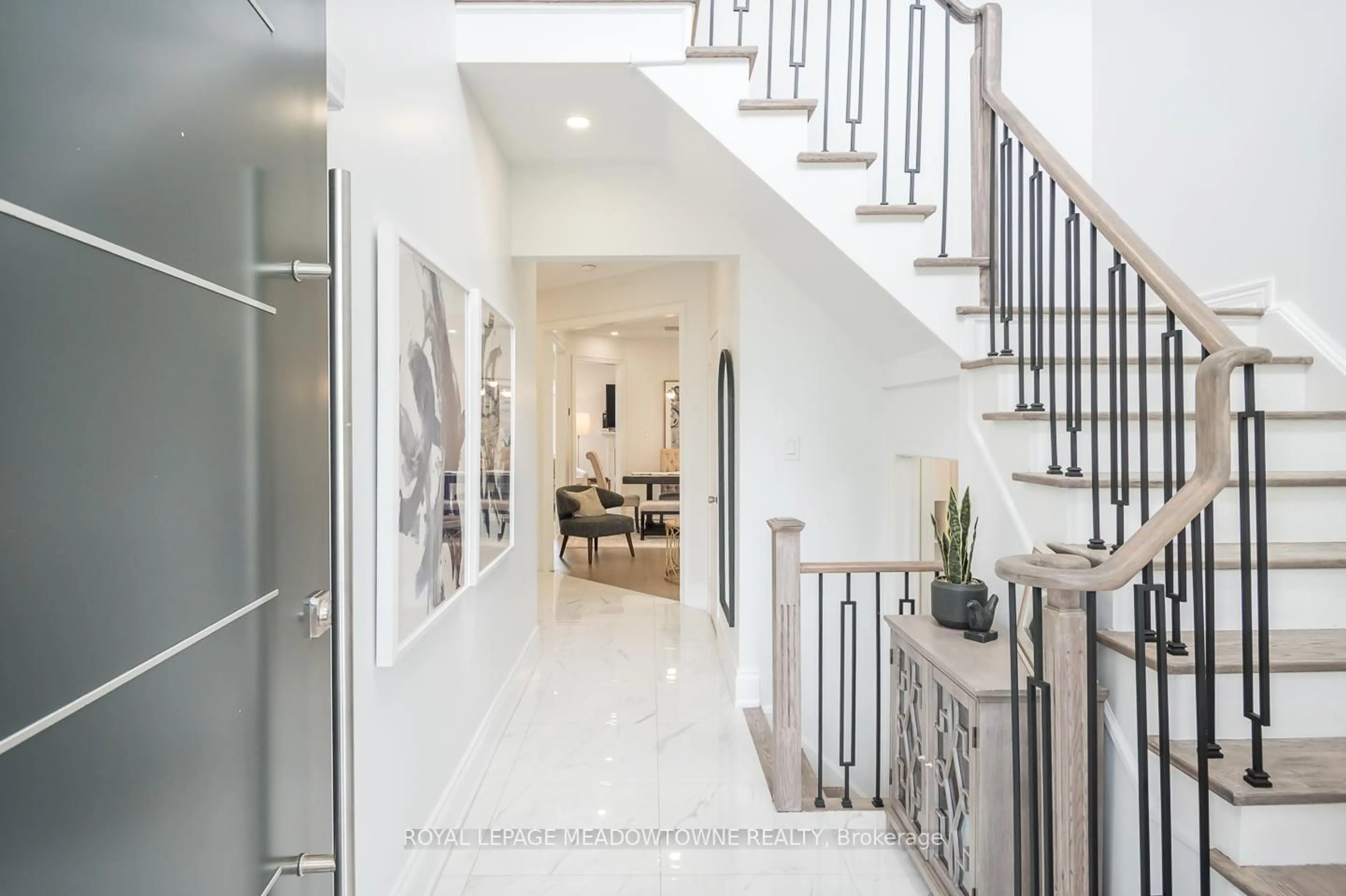 Indoor entryway for 1297 Roper Dr, Milton Ontario L9T 6E5