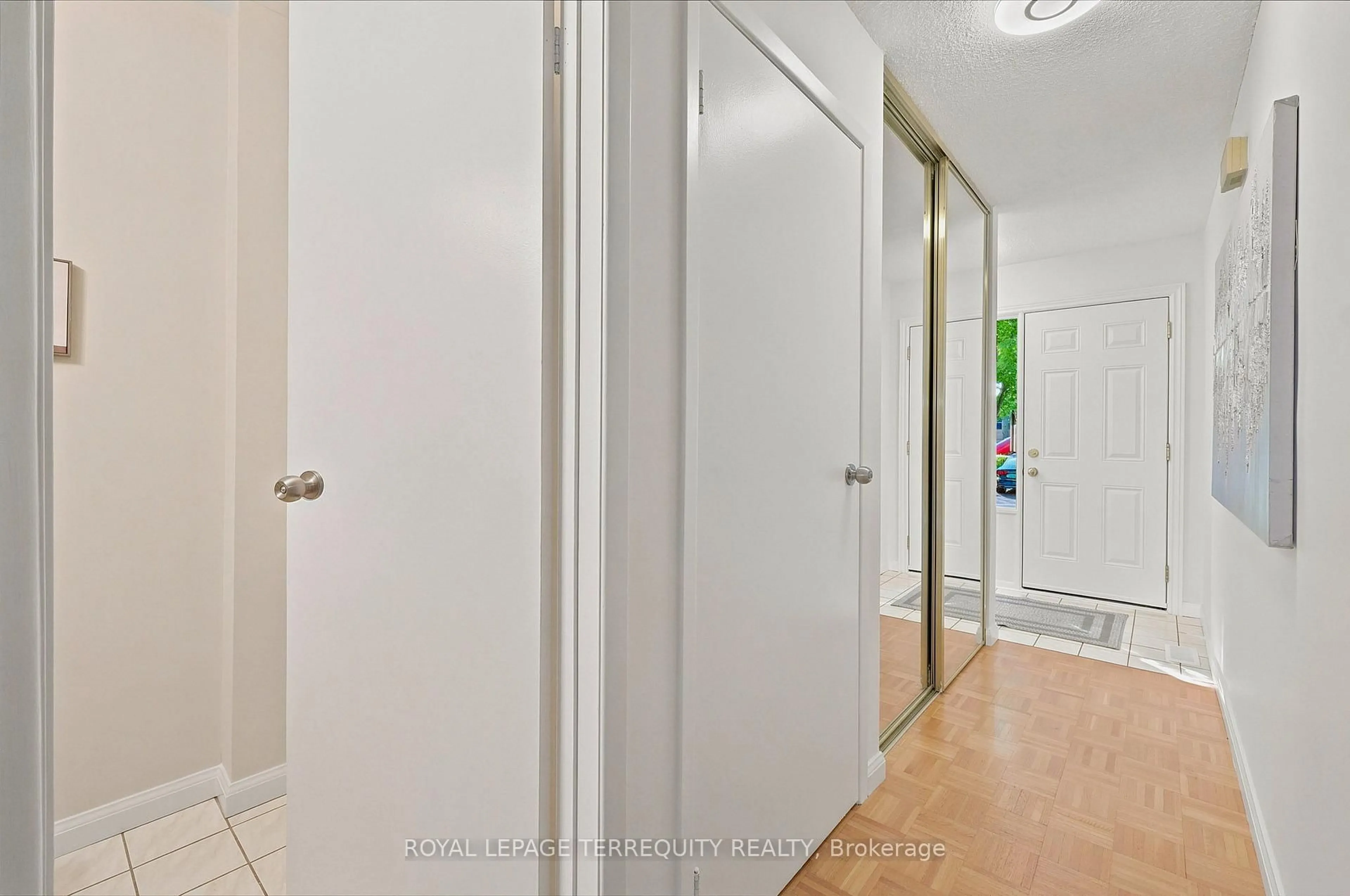 Indoor entryway for 3380 South Millway #17, Mississauga Ontario L5L 3L8