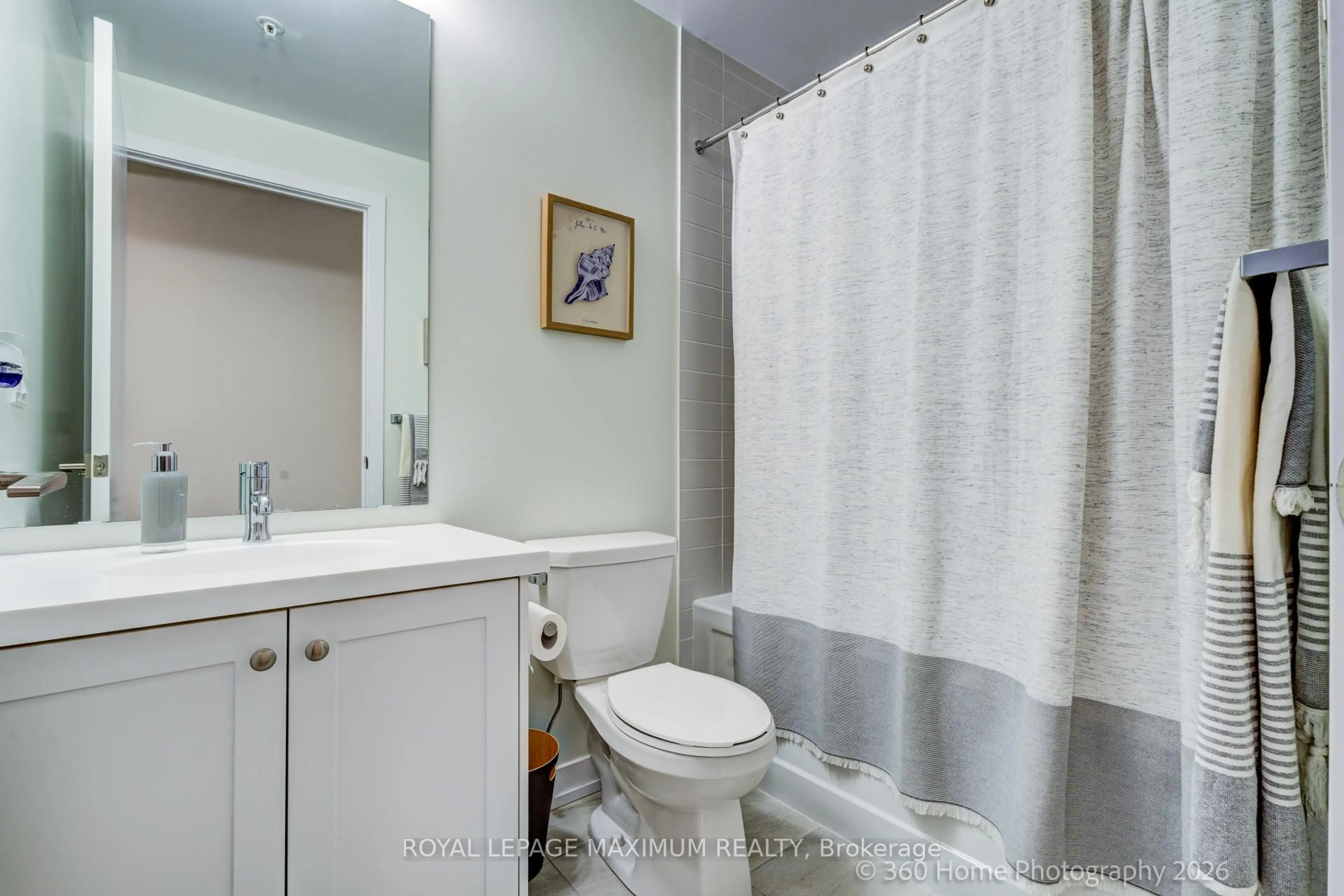 Standard bathroom, unknown for 50 Ann St #408, Caledon Ontario L7E 4M3