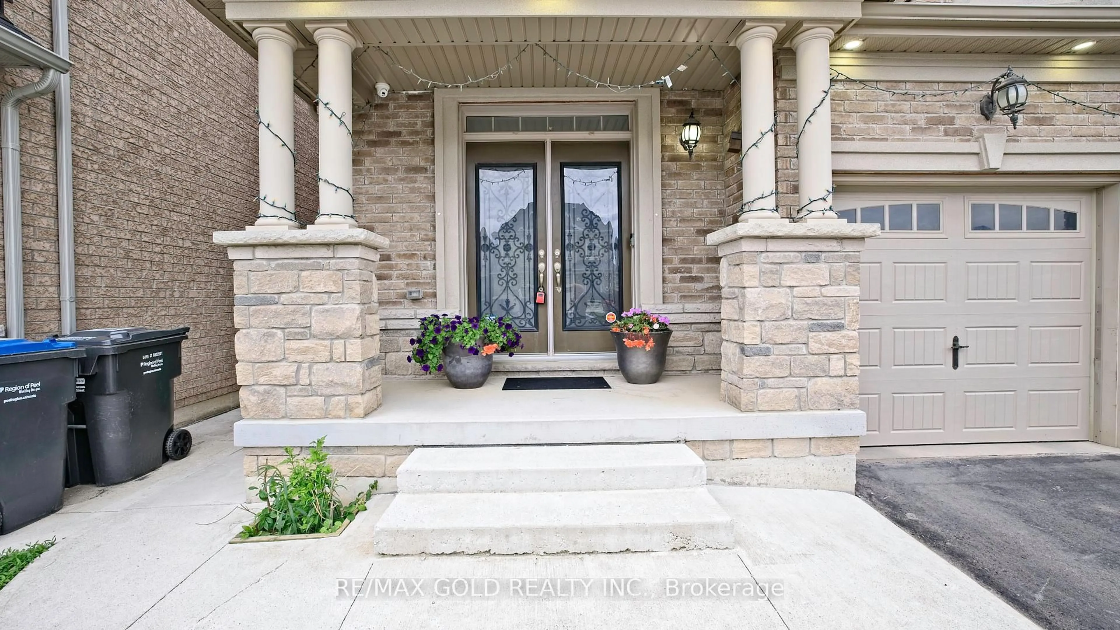 Indoor entryway for 16 Action Dr, Brampton Ontario L7A 4X8