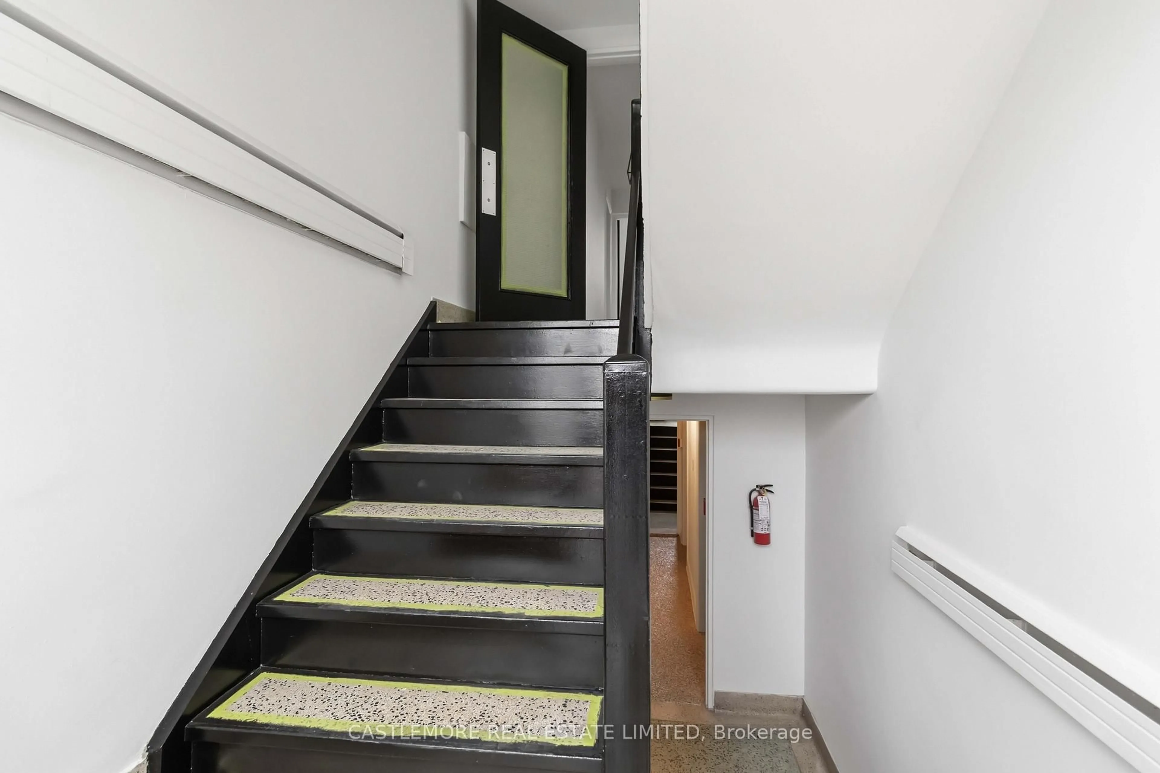 Unknown for 9 allenby Ave, Toronto Ontario M9W 1S5