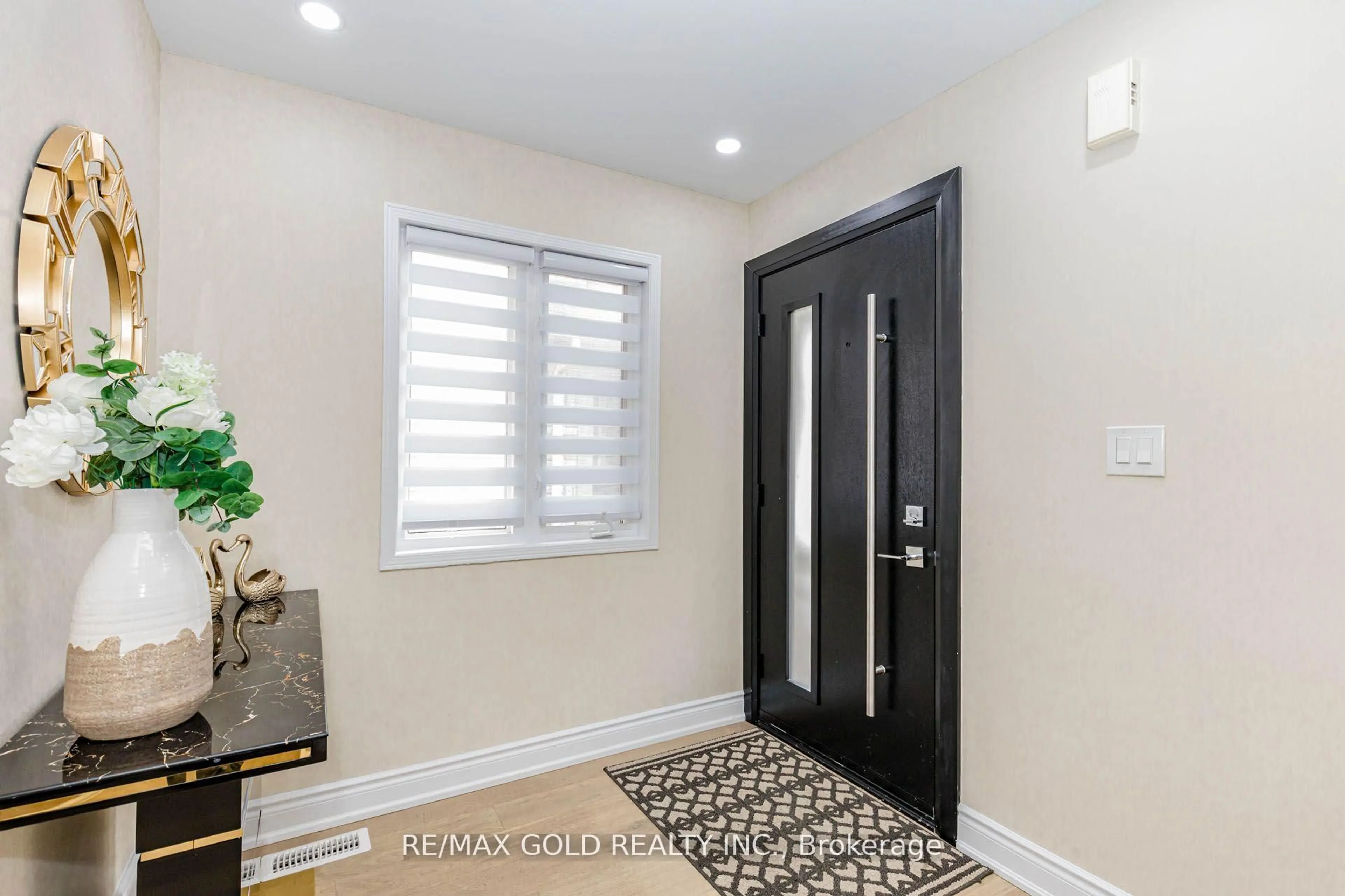 Indoor entryway for 23 Wild Indigo Cres, Brampton Ontario L6R 2J9