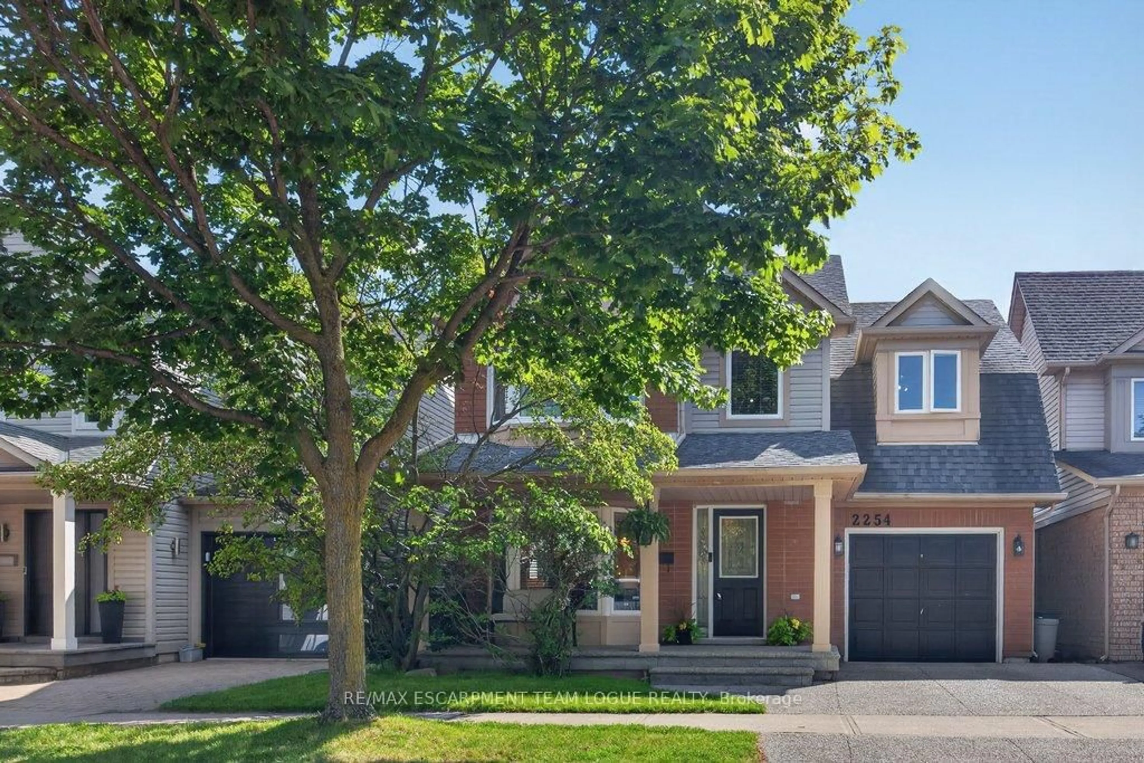 Home with brick exterior material, street for 2254 Pathfinder Dr, Burlington Ontario L7L 6L6
