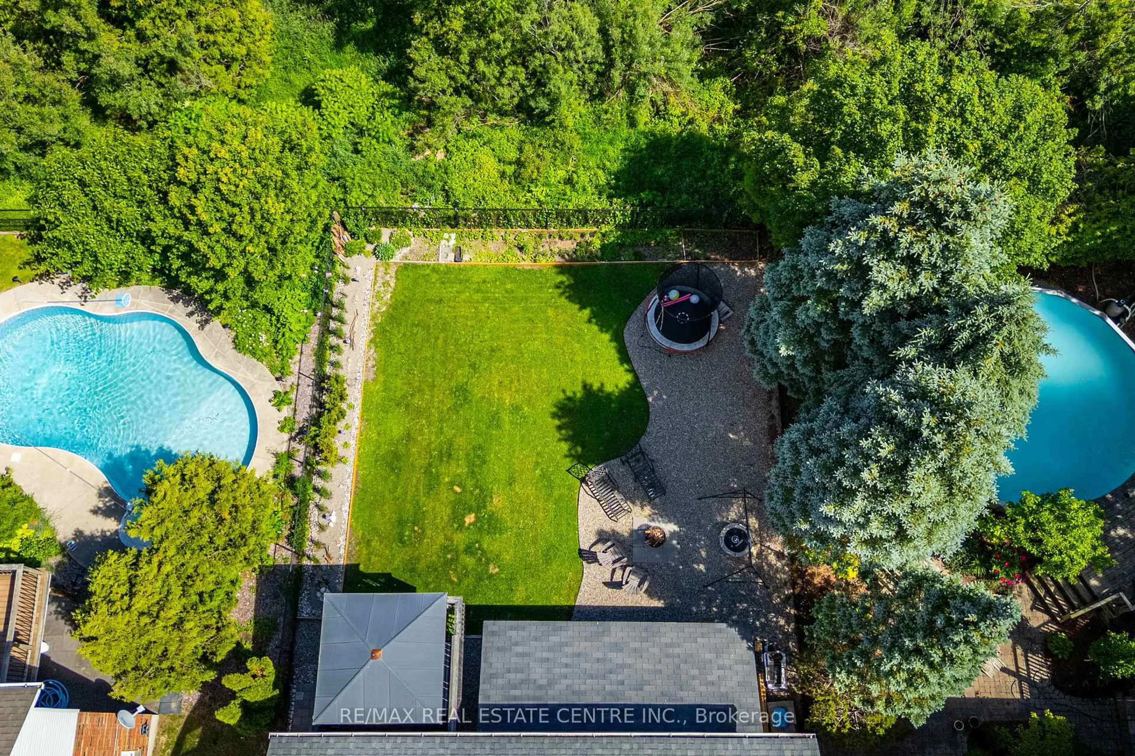 A pic from outside/outdoor area/front of a property/back of a property/a pic from drone, unknown for 103 Hunter Rd, Orangeville Ontario L9W 5C2