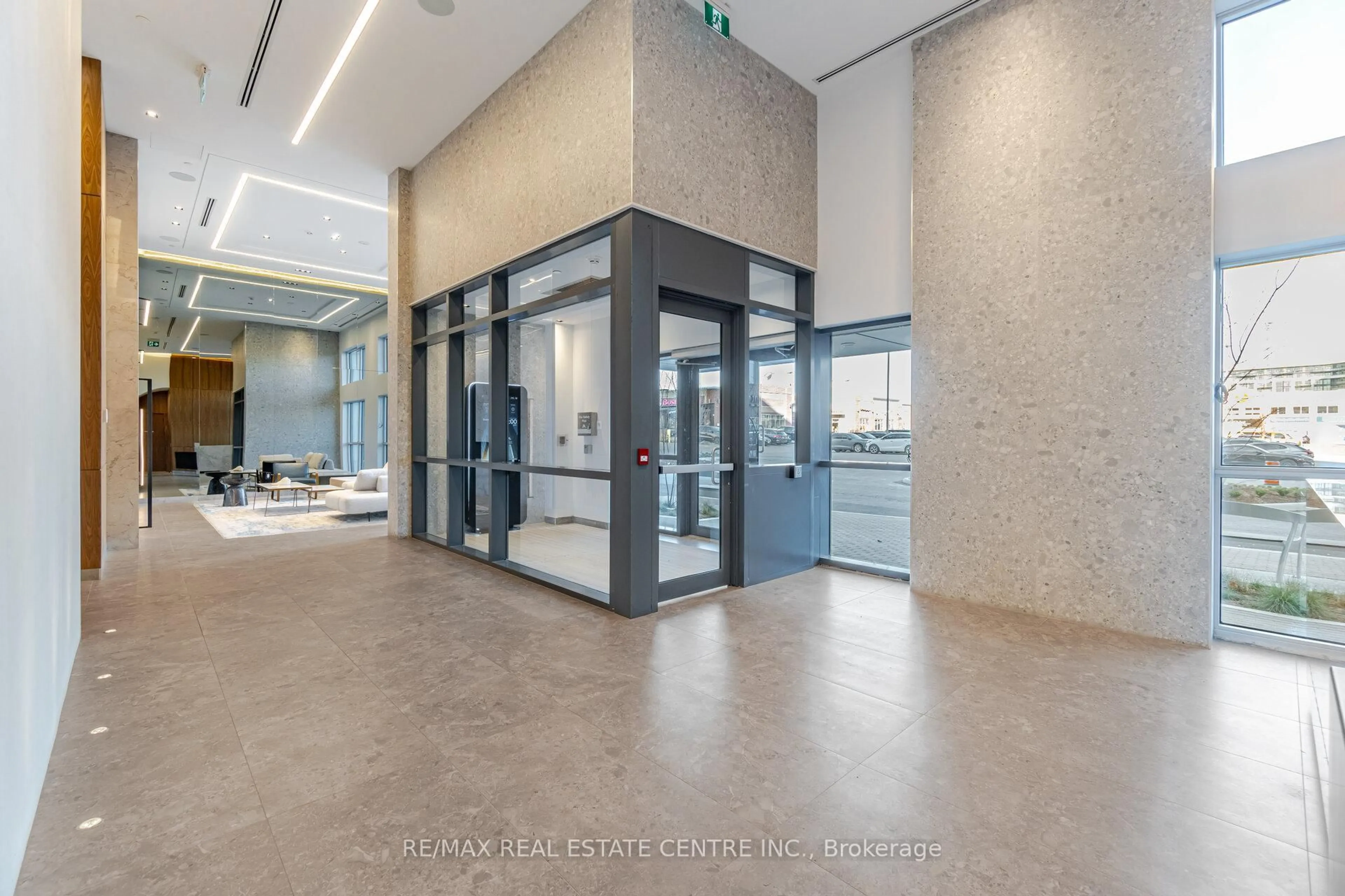 Indoor foyer for 509 Dundas St #618, Oakville Ontario L6M 5P4