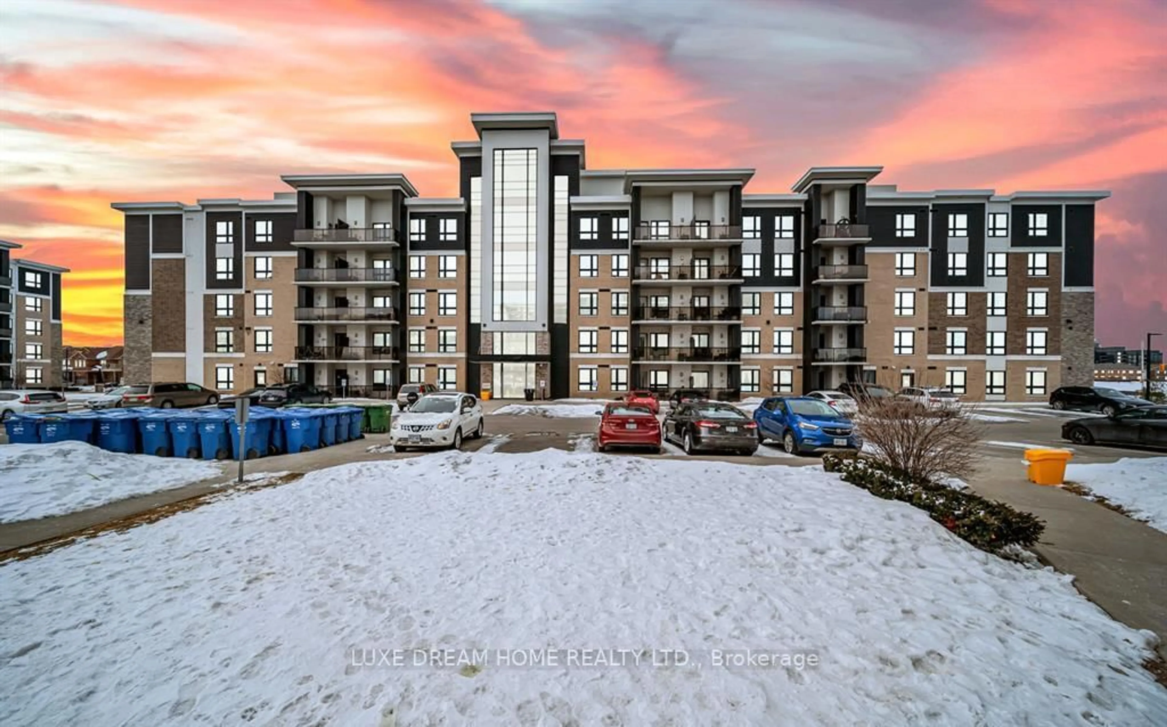 A pic from outside/outdoor area/front of a property/back of a property/a pic from drone, building for 620 Sauve St #511, Milton Ontario L9T 9A5