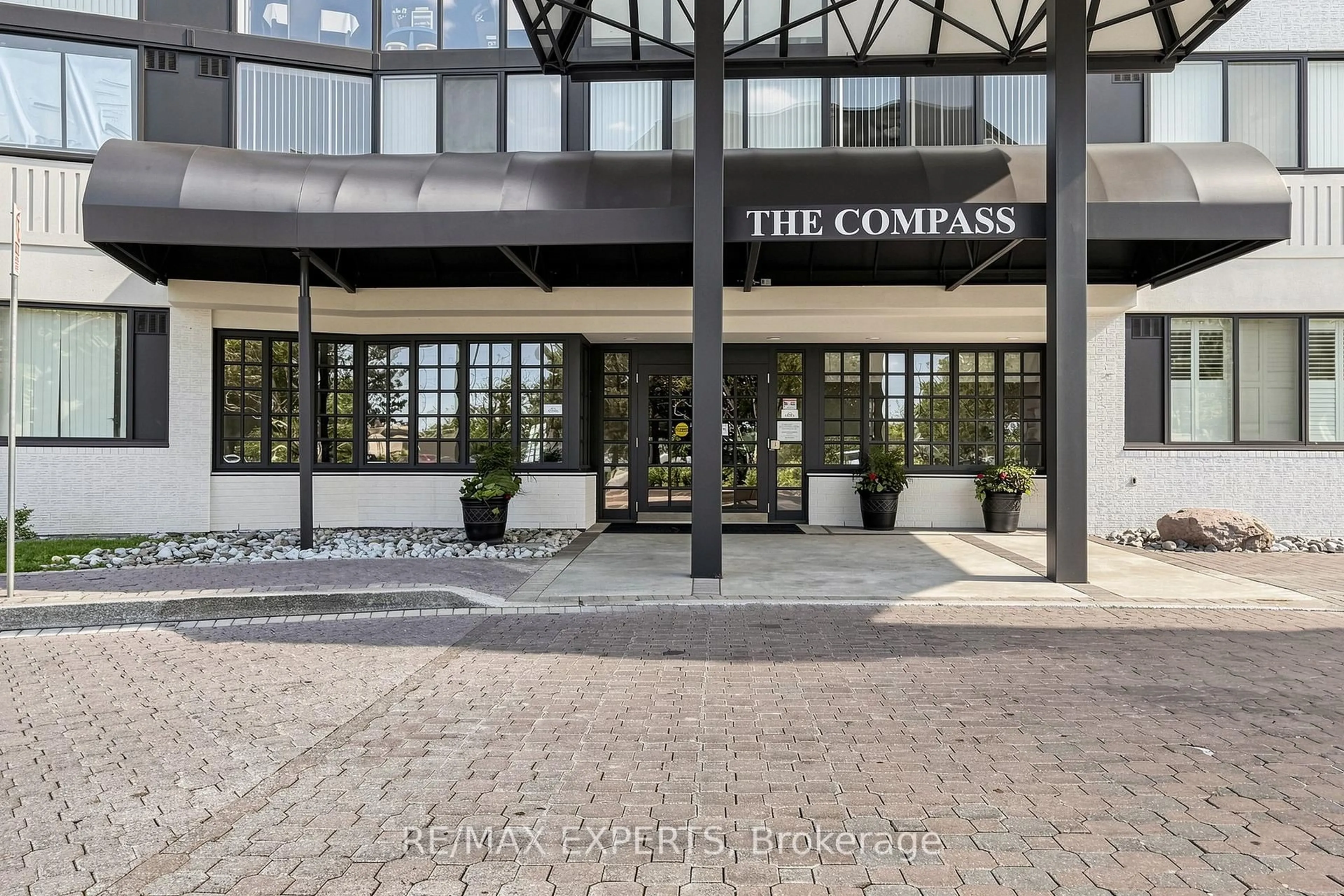 Lobby for 1360 Rathburn Rd #909, Mississauga Ontario L4W 4H4