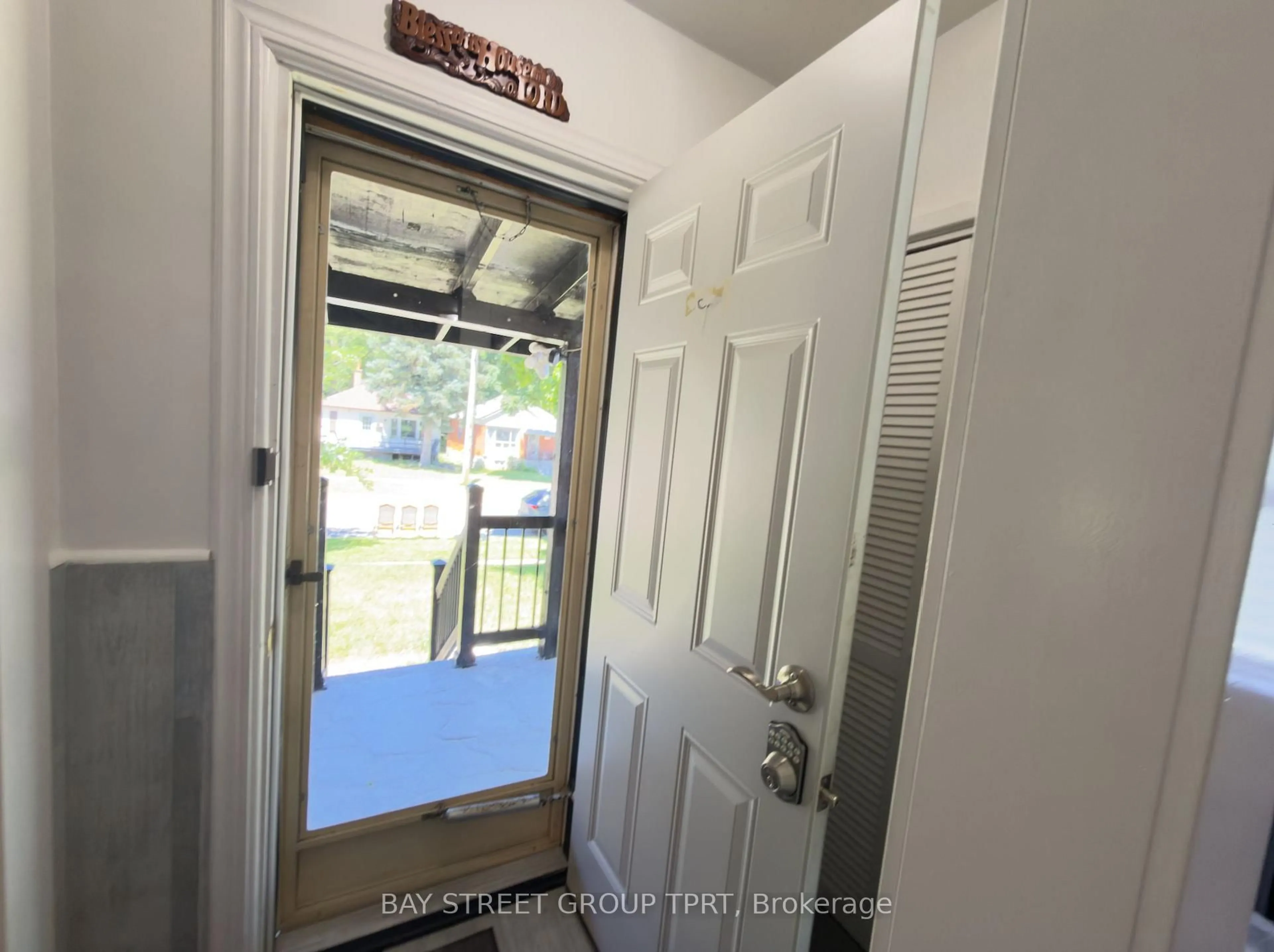 Indoor entryway for 134 Clearbrooke Circ, Toronto Ontario M9W 2G1