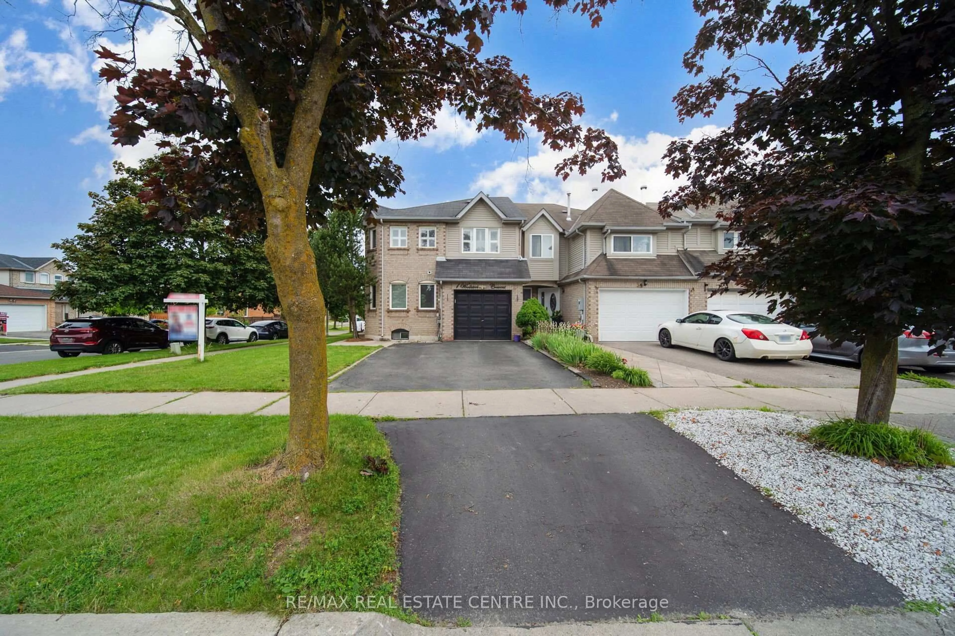 A pic from outside/outdoor area/front of a property/back of a property/a pic from drone, street for 1 Wooliston Cres, Brampton Ontario L6Y 4J3