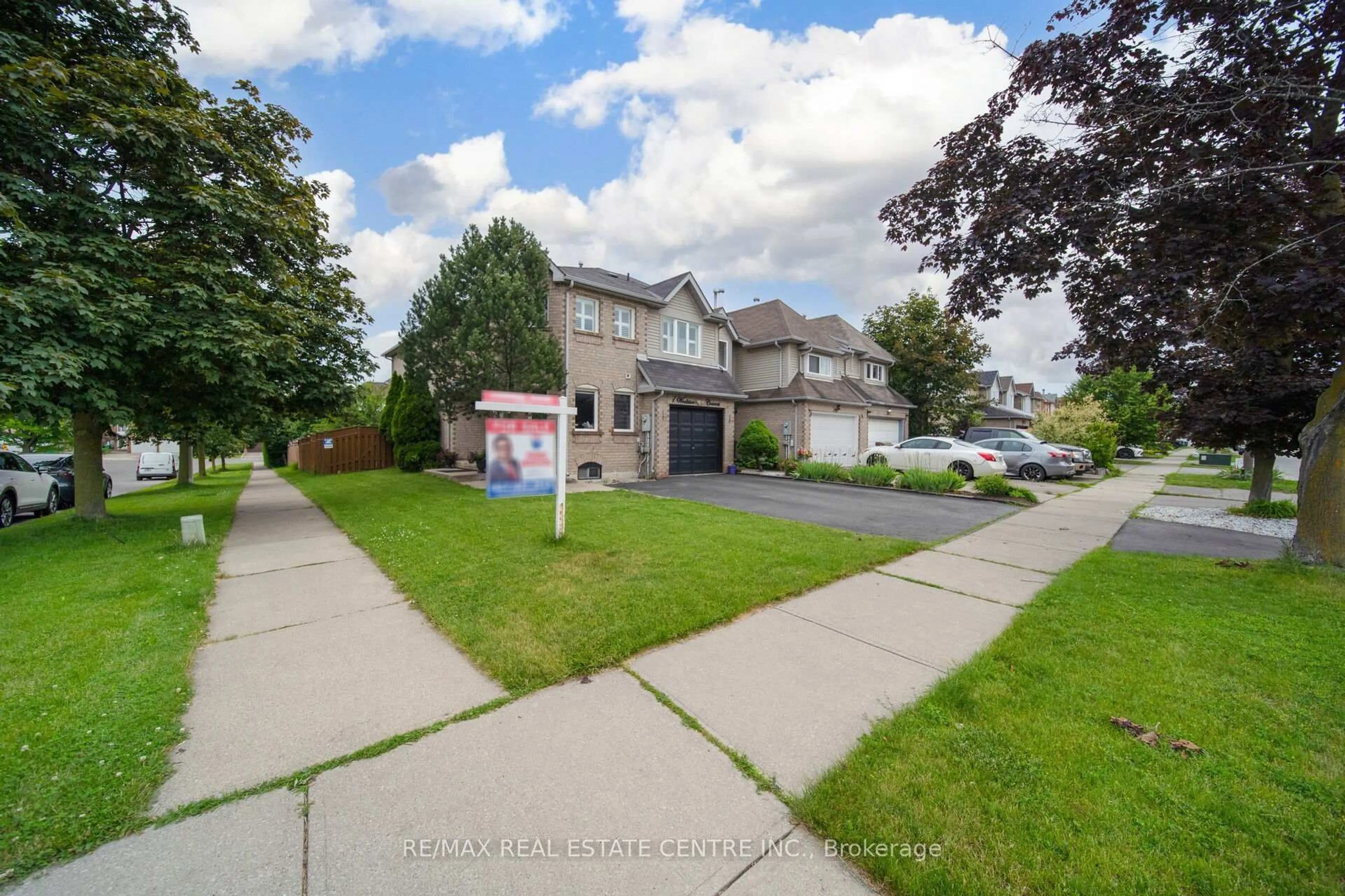 A pic from outside/outdoor area/front of a property/back of a property/a pic from drone, street for 1 Wooliston Cres, Brampton Ontario L6Y 4J3