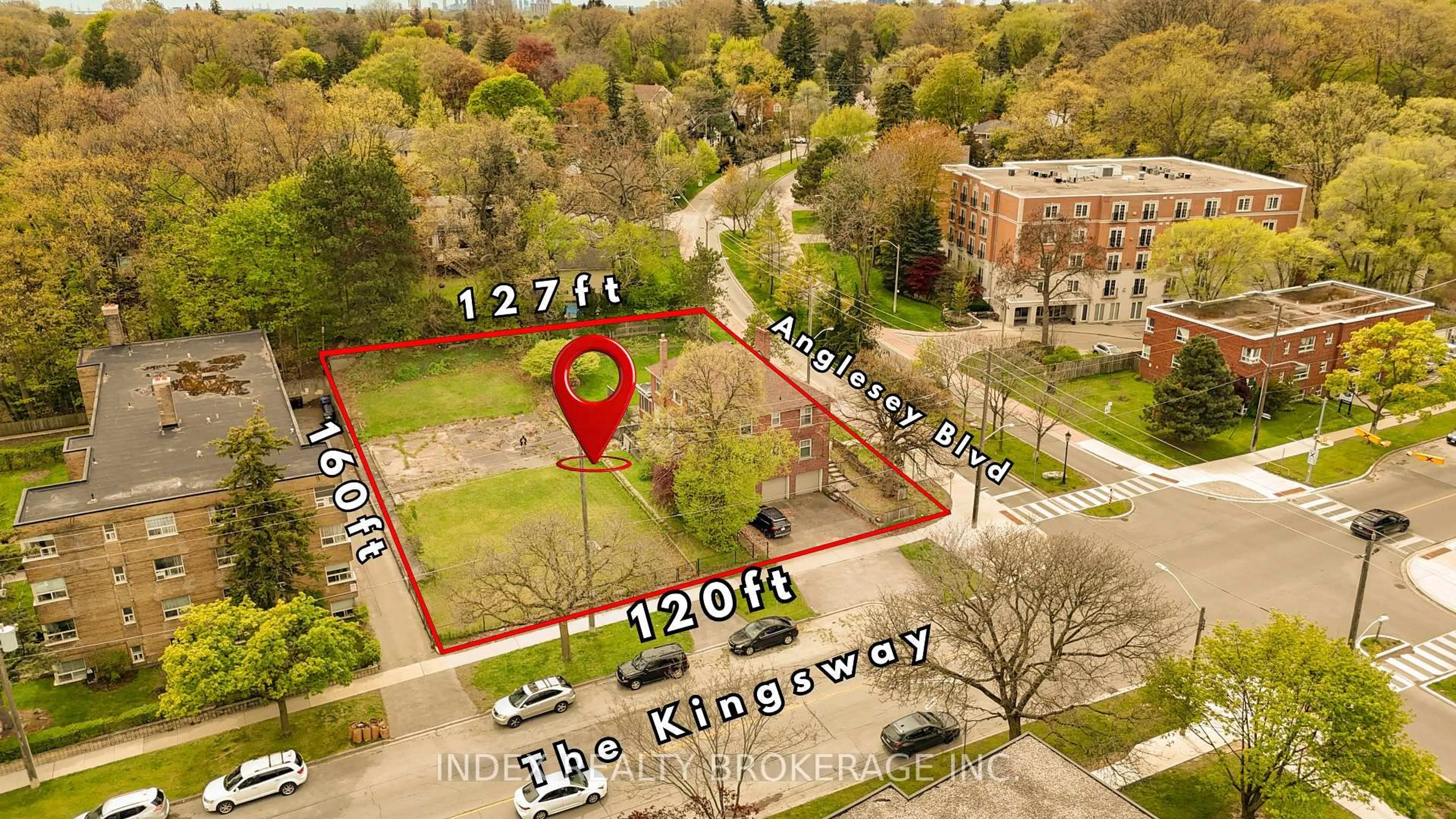 A pic from outside/outdoor area/front of a property/back of a property/a pic from drone, street for 296 THE KINGS Way, Toronto Ontario M9A 3V1