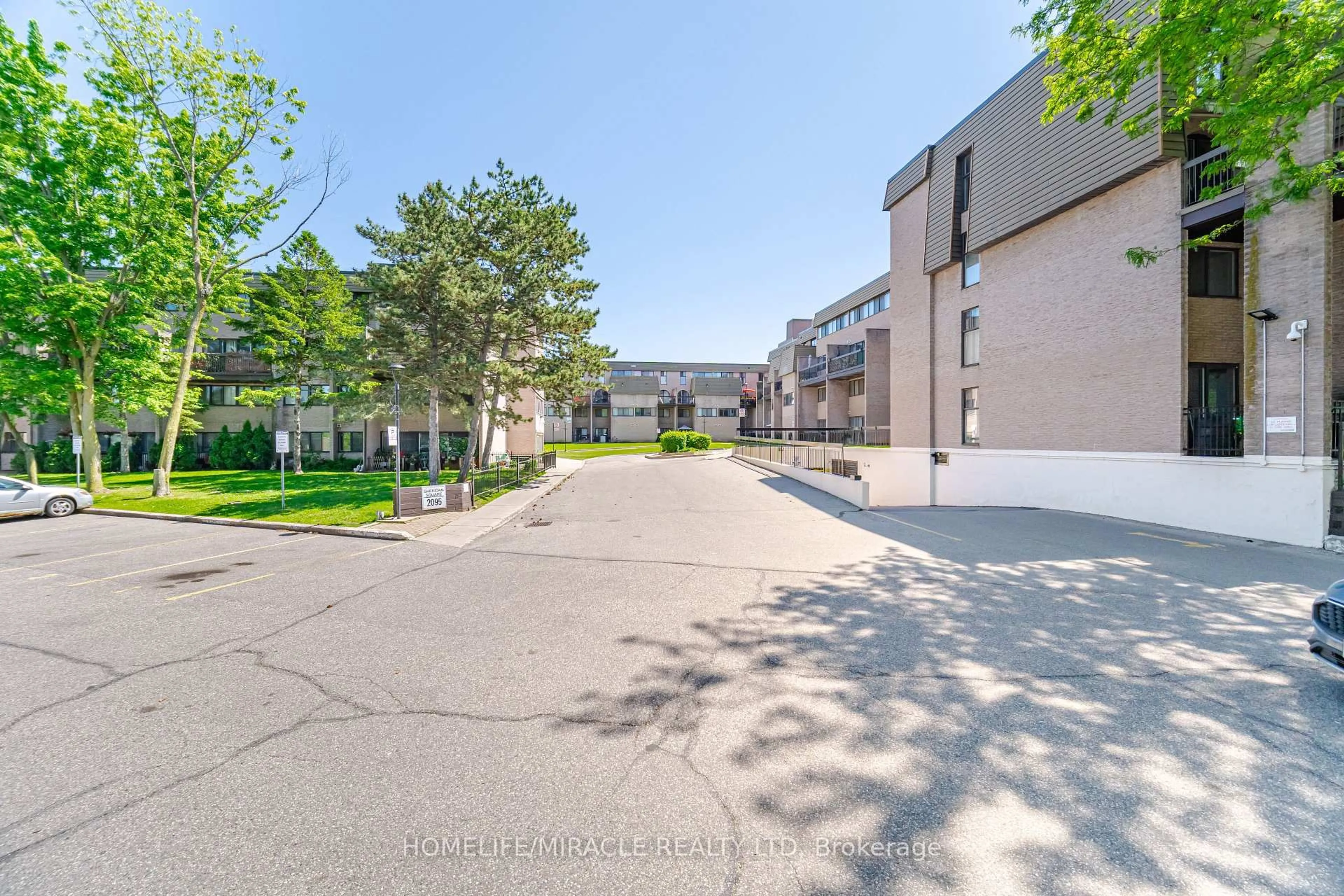 A pic from outside/outdoor area/front of a property/back of a property/a pic from drone, street for 2095 Roche Crt #137, Mississauga Ontario L5K 2C8