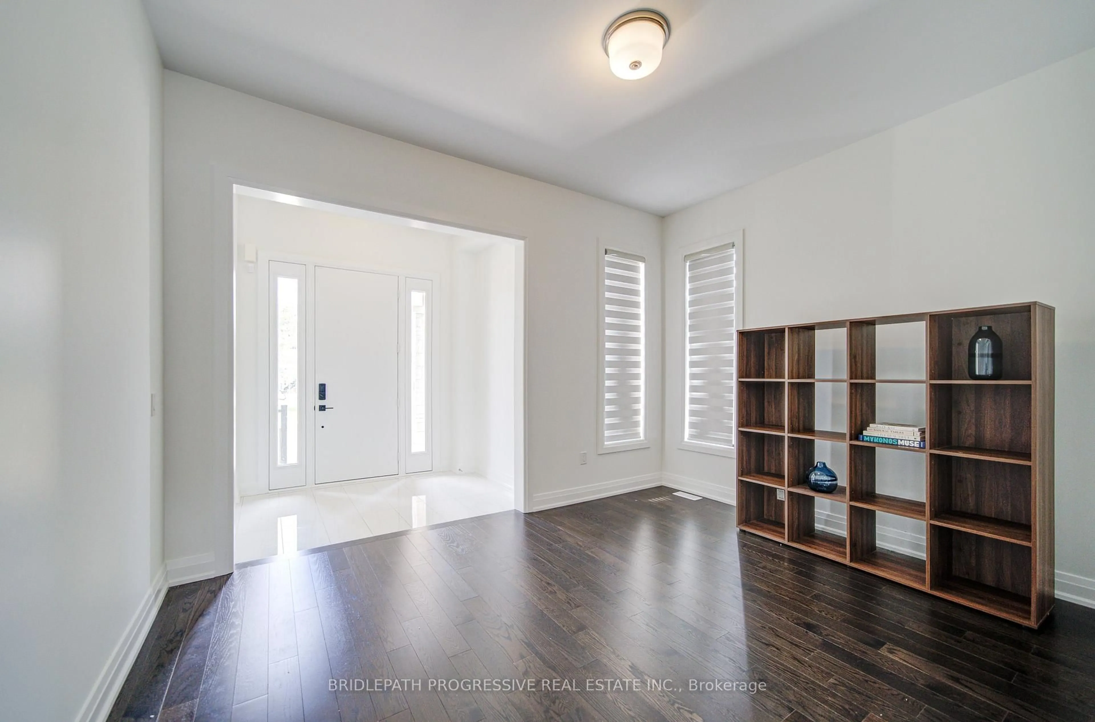 Indoor entryway for 4042 Phoenix Way, Oakville Ontario L6H 3R1