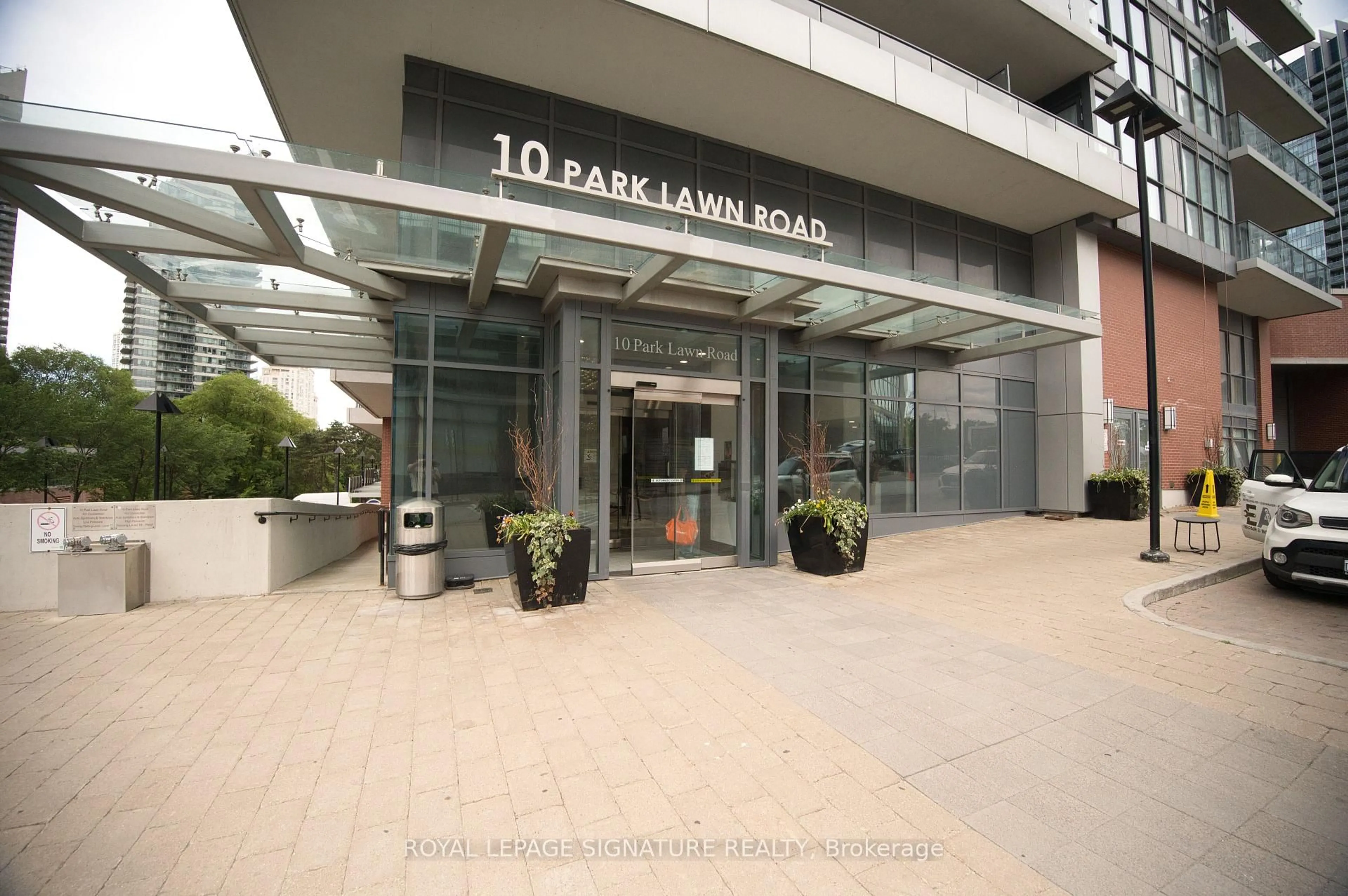 Lobby for 10 Park Lawn Rd #306, Toronto Ontario M8V 0H9
