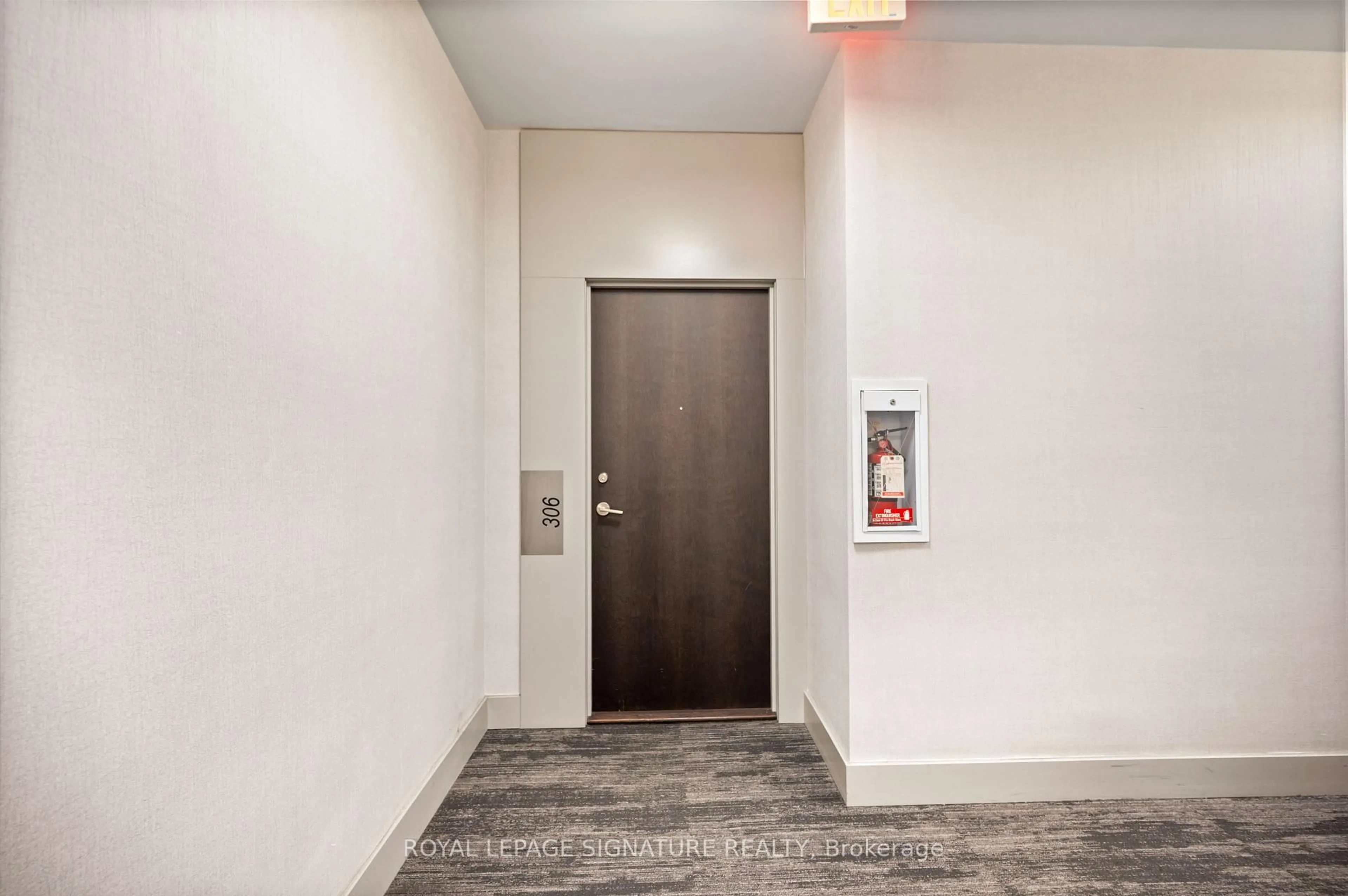 Indoor foyer for 10 Park Lawn Rd #306, Toronto Ontario M8V 0H9