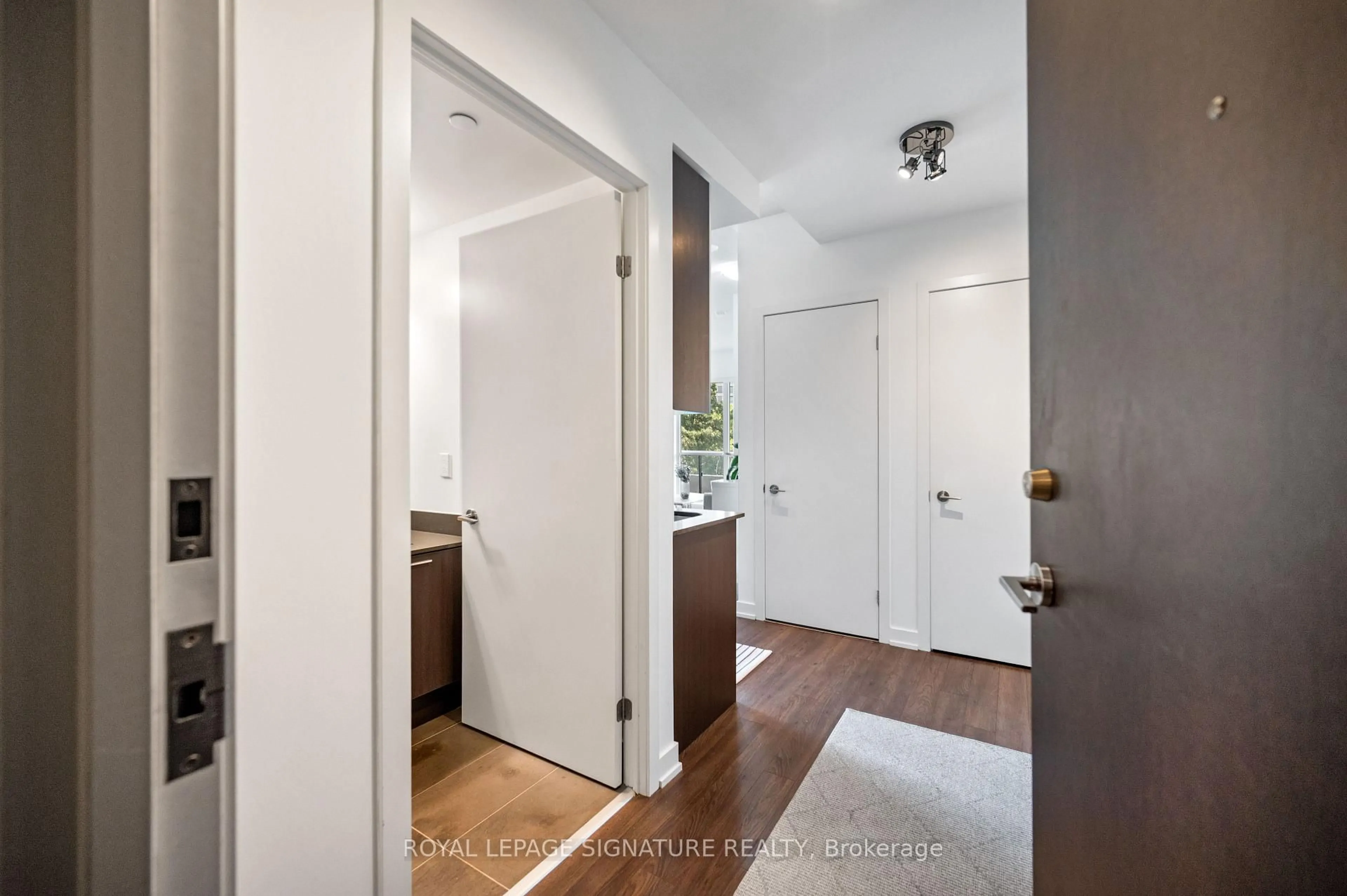 Indoor entryway for 10 Park Lawn Rd #306, Toronto Ontario M8V 0H9