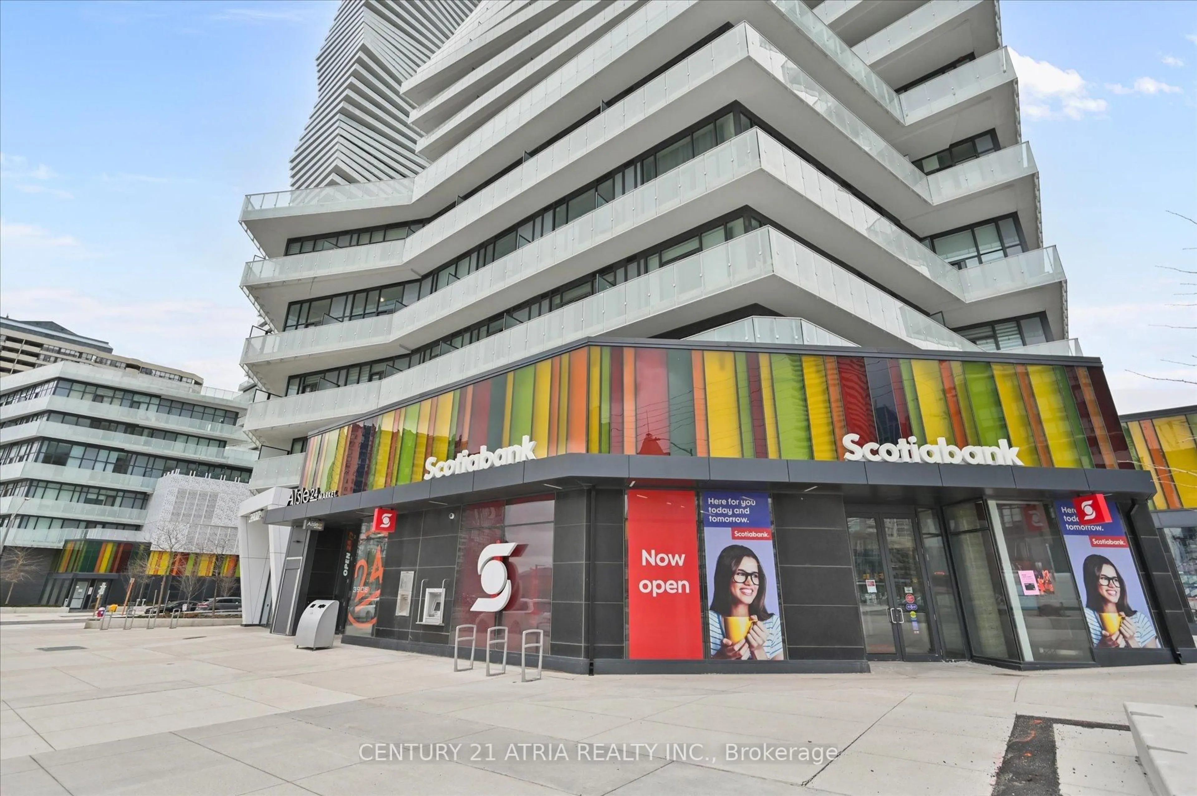 Indoor foyer for 3900 Confederation Pkwy #1609, Mississauga Ontario L5B 0M3