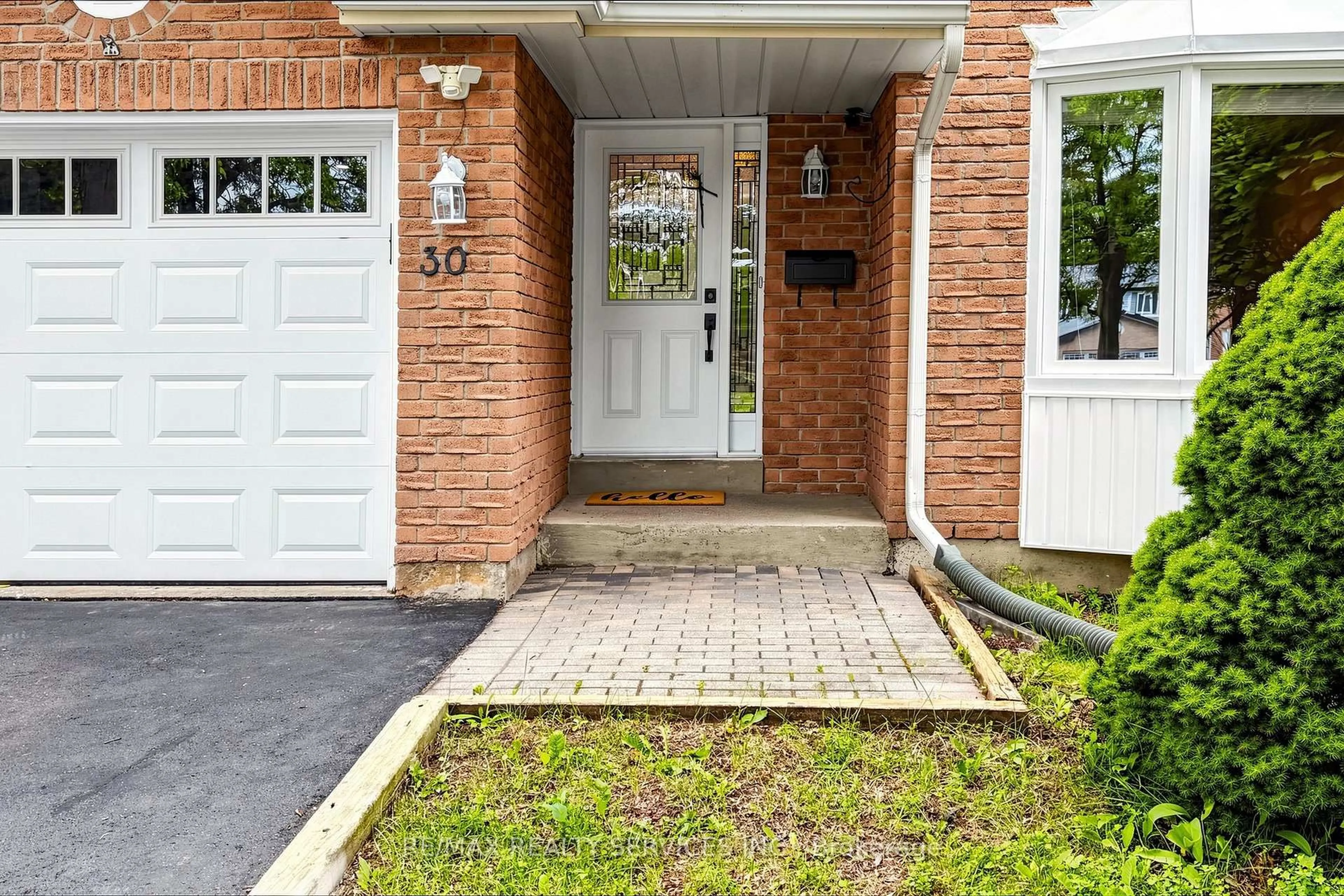 Unknown for 30 Mcgillivary Cres, Brampton Ontario L6S 3P7
