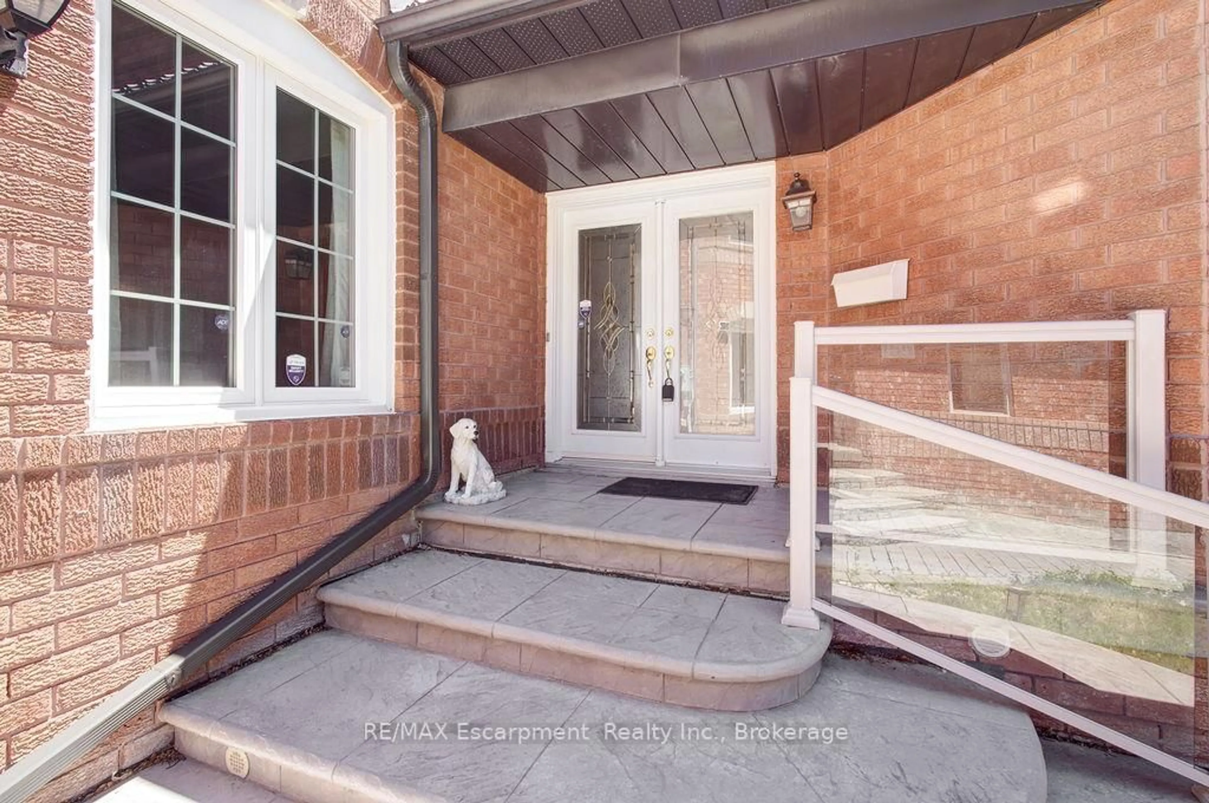 Indoor entryway for 5386 Landsborough Ave, Mississauga Ontario L5R 3X2