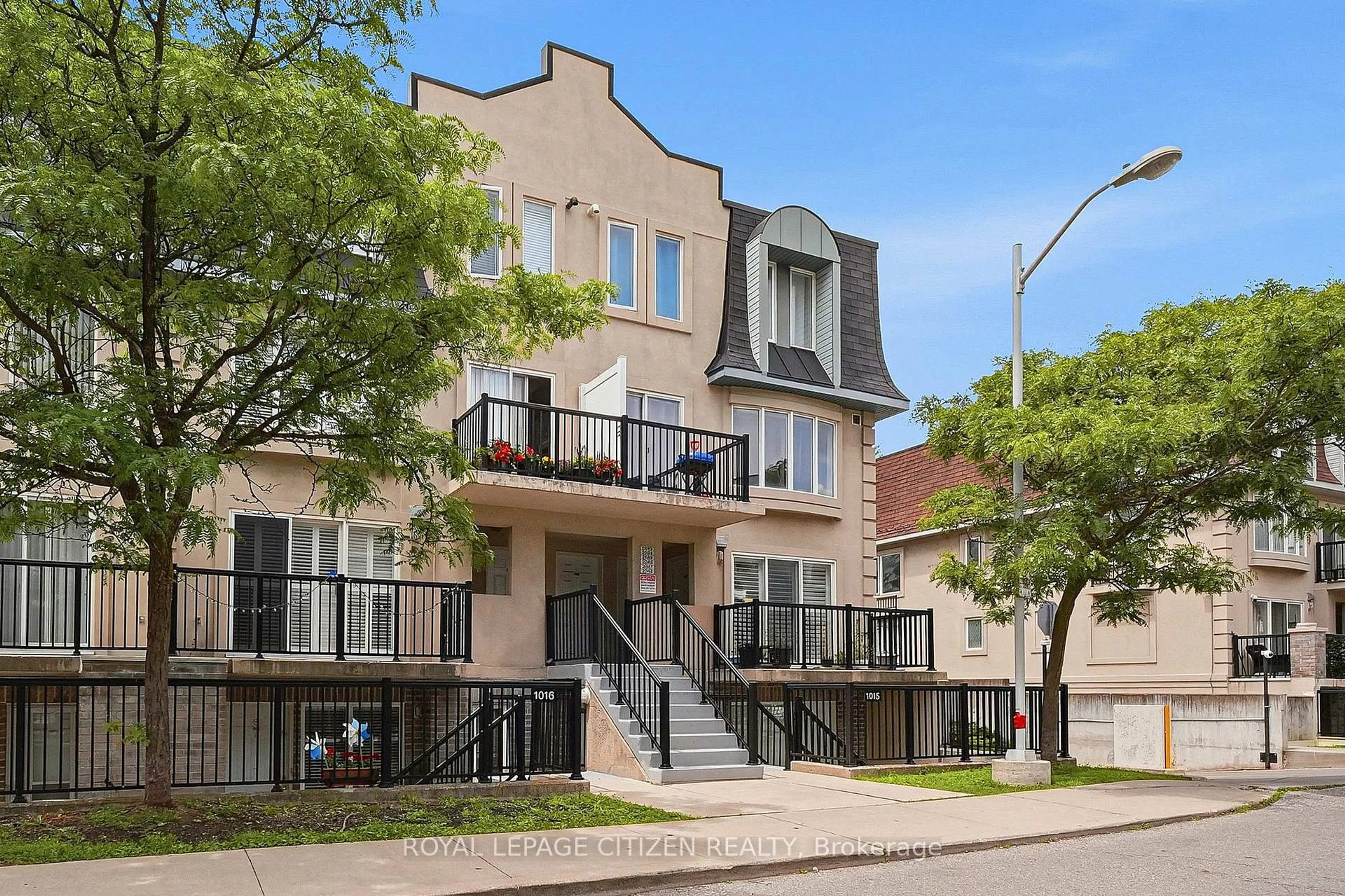 Patio, street for 75 George Appleton Way #2048, Toronto Ontario M3M 0A2