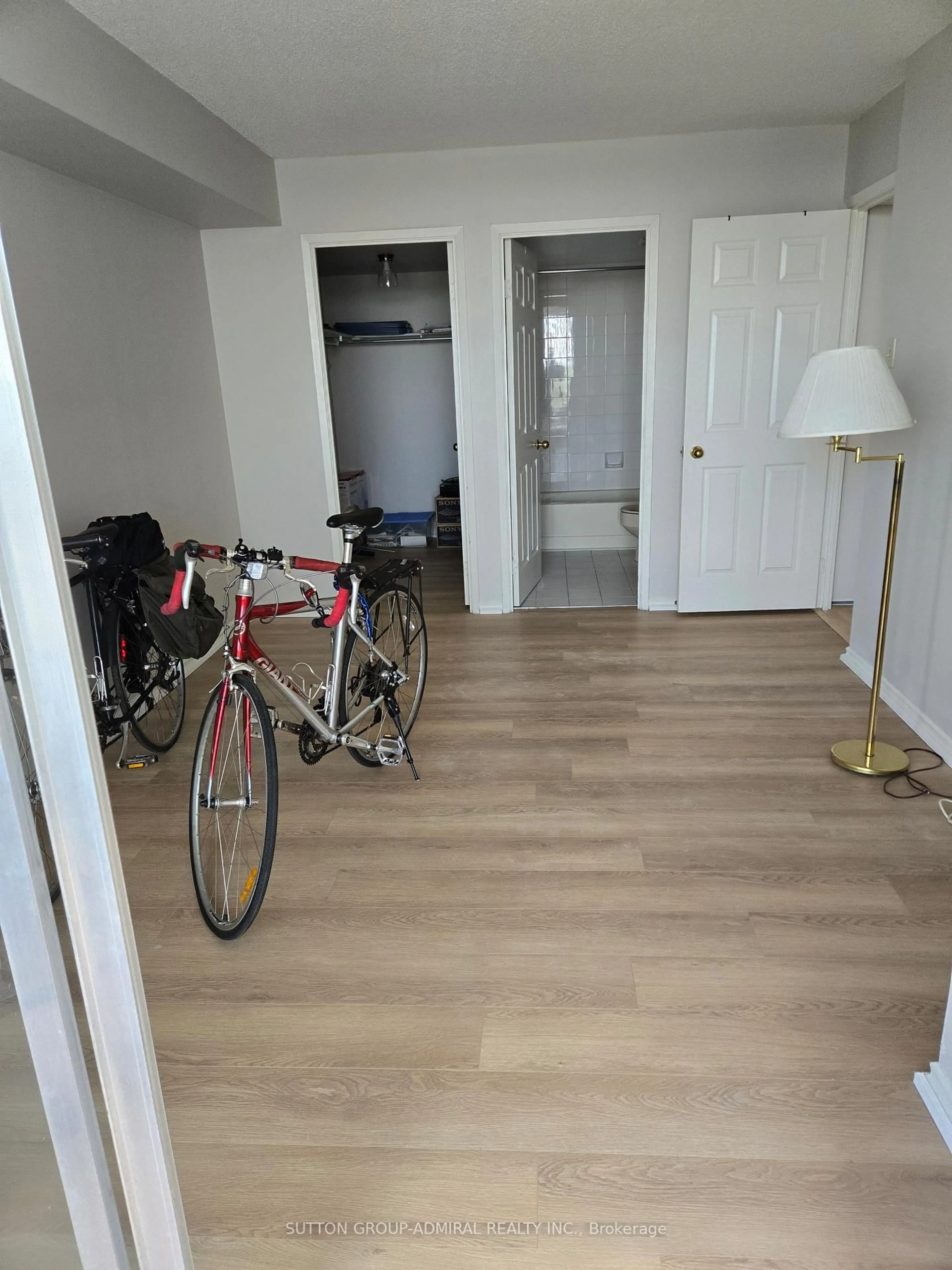 A pic of a room for 330 Mill St #908, Brampton Ontario L6Y 3V3