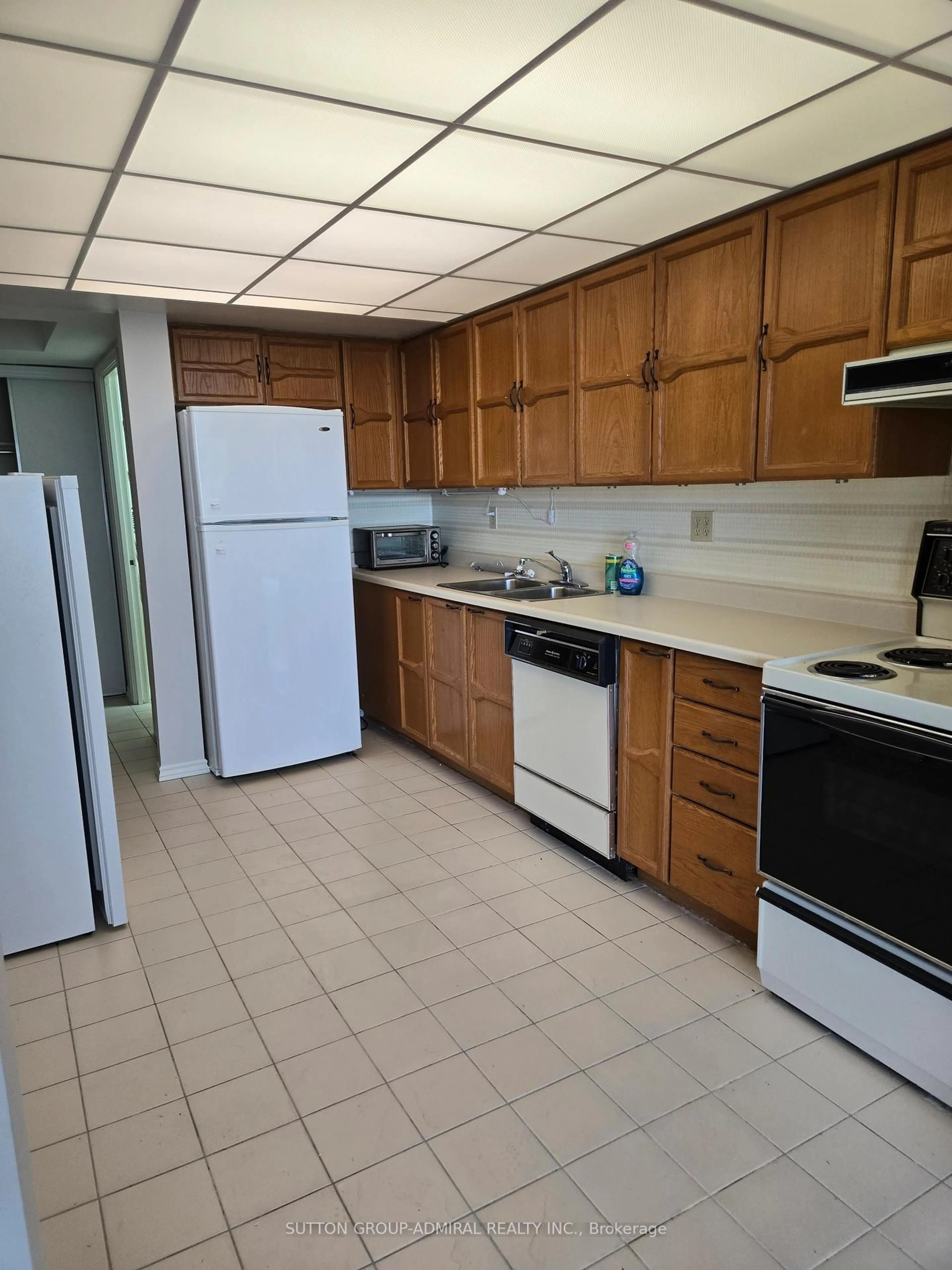 Standard kitchen, unknown for 330 Mill St #908, Brampton Ontario L6Y 3V3