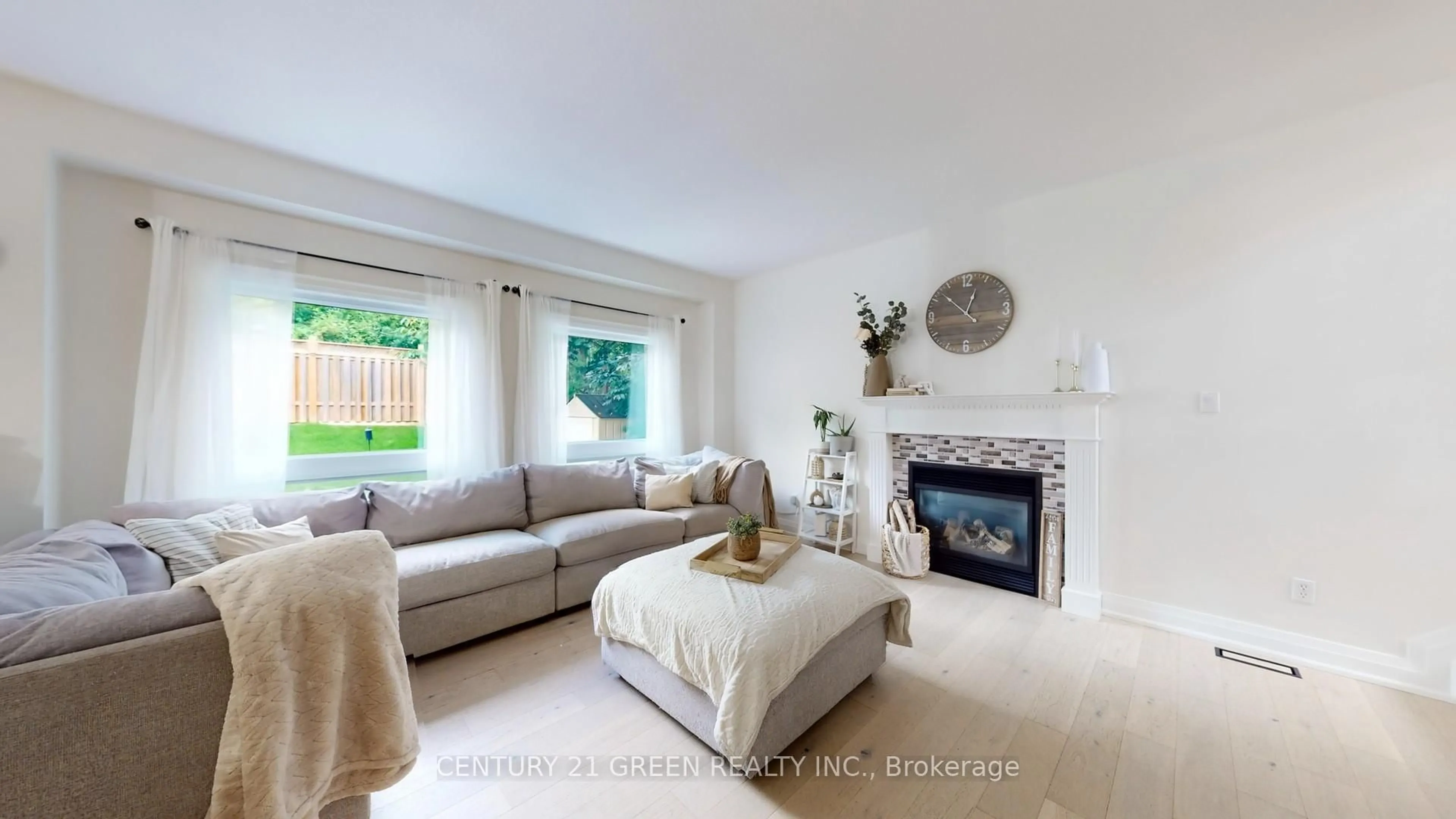 Living room with furniture, unknown for 53 Abbey Rd, Orangeville Ontario L9W 5E3