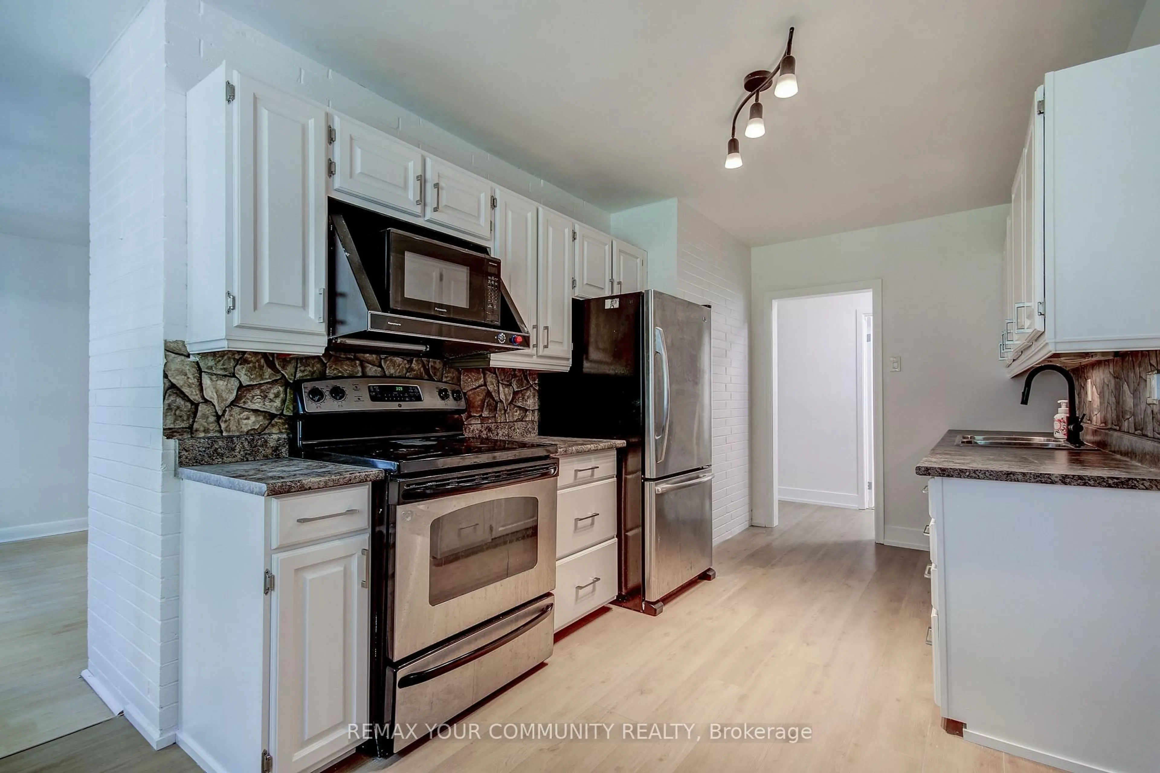 Unknown for 29 Wareham Dr, Mississauga Ontario L5M 1B8