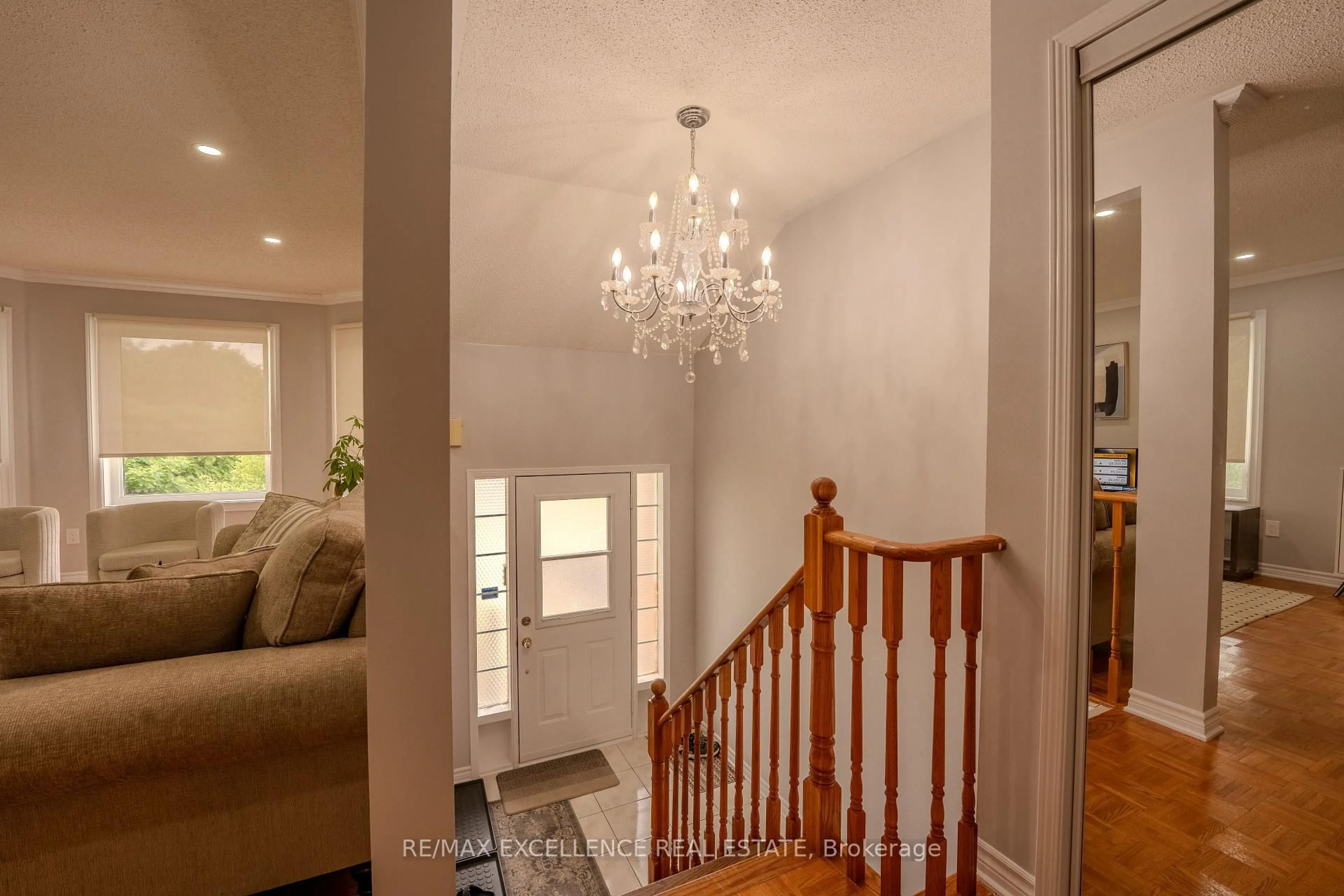 Indoor entryway for 48 Ridgemore Cres, Brampton Ontario L7A 2L4