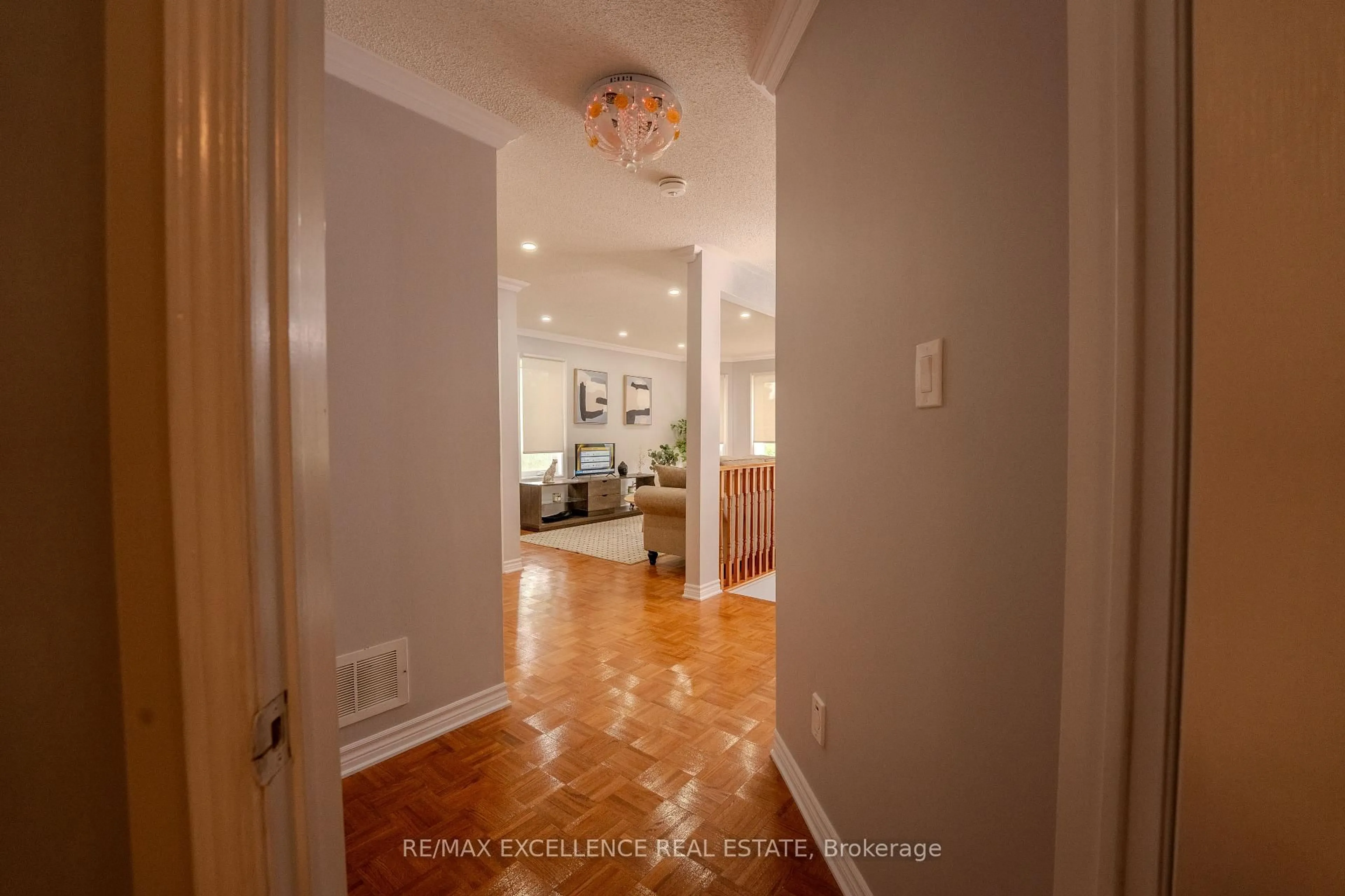 Indoor entryway for 48 Ridgemore Cres, Brampton Ontario L7A 2L4