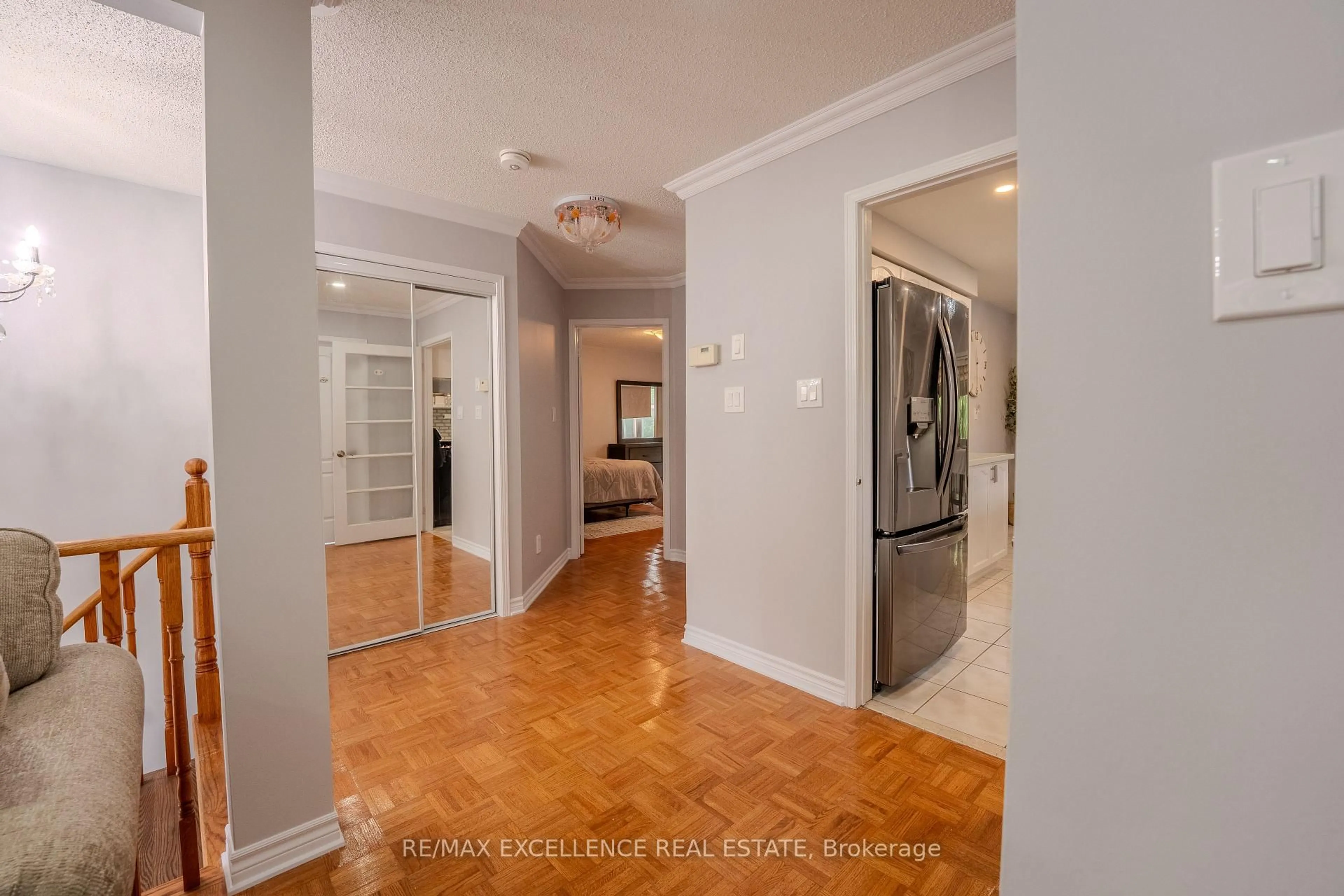 Indoor entryway for 48 Ridgemore Cres, Brampton Ontario L7A 2L4