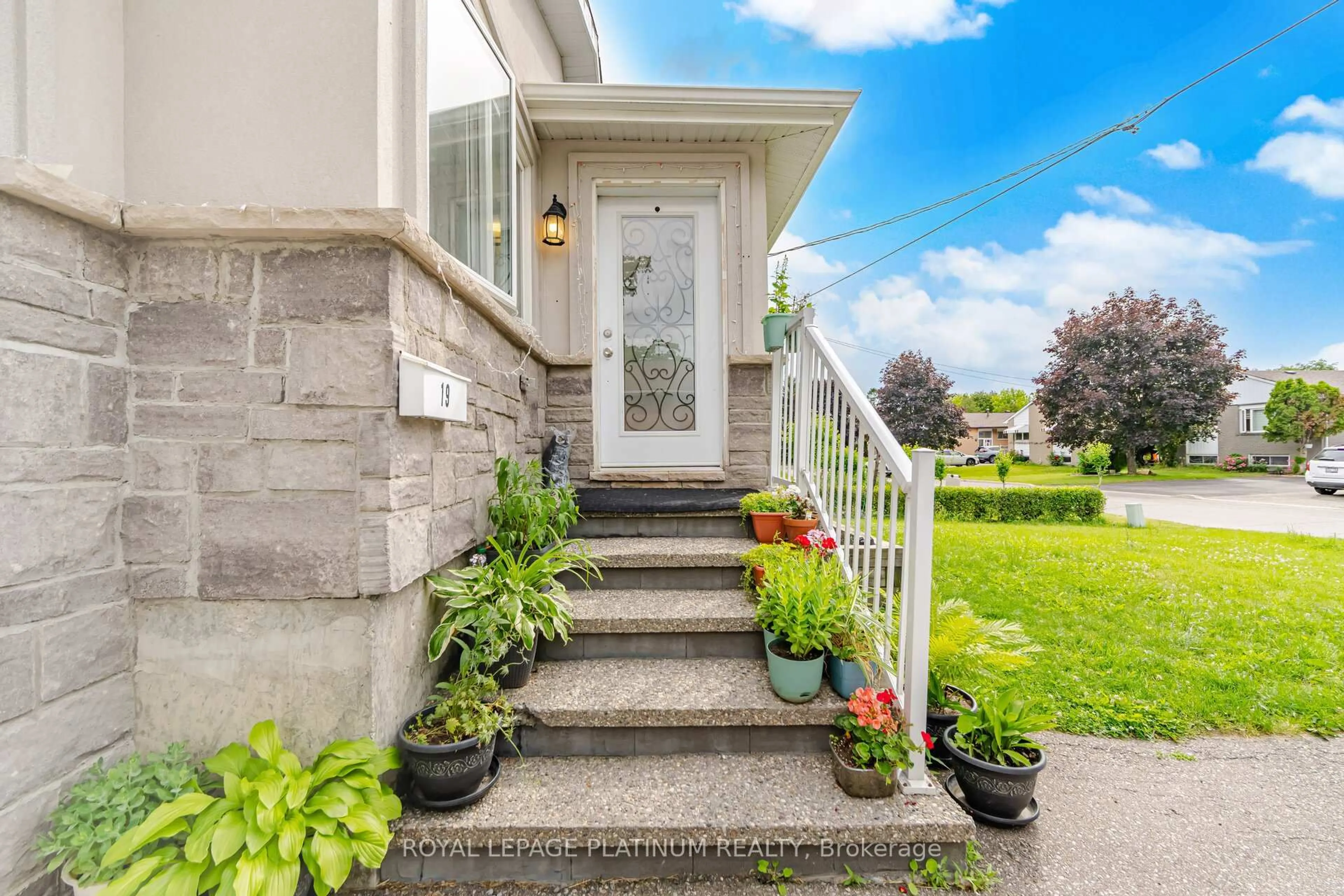 Unknown for 19 Golding Ave, Brampton Ontario L6W 1M5