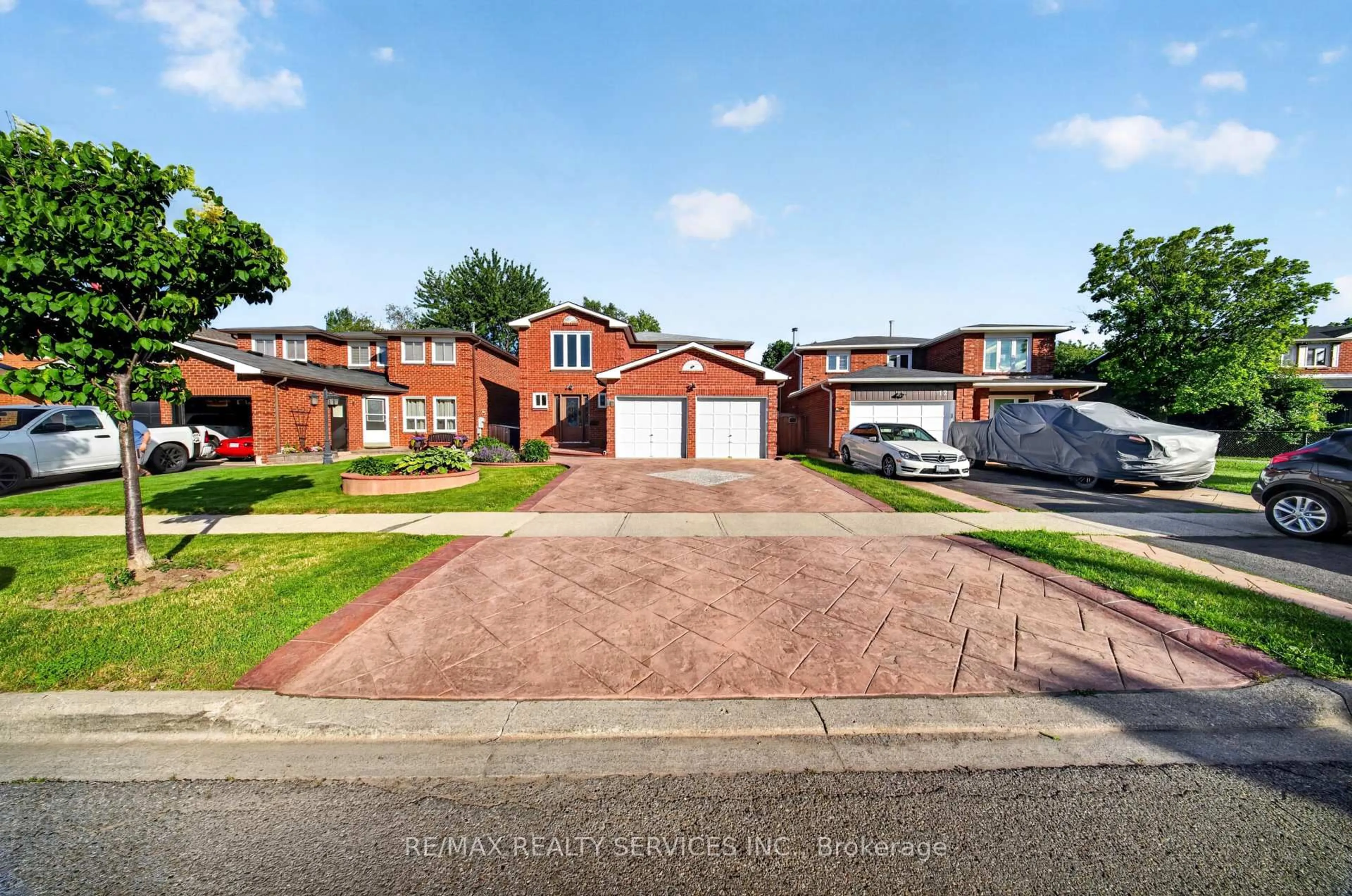 A pic from outside/outdoor area/front of a property/back of a property/a pic from drone, street for 14 Gatesgill St, Brampton Ontario L6X 3S4