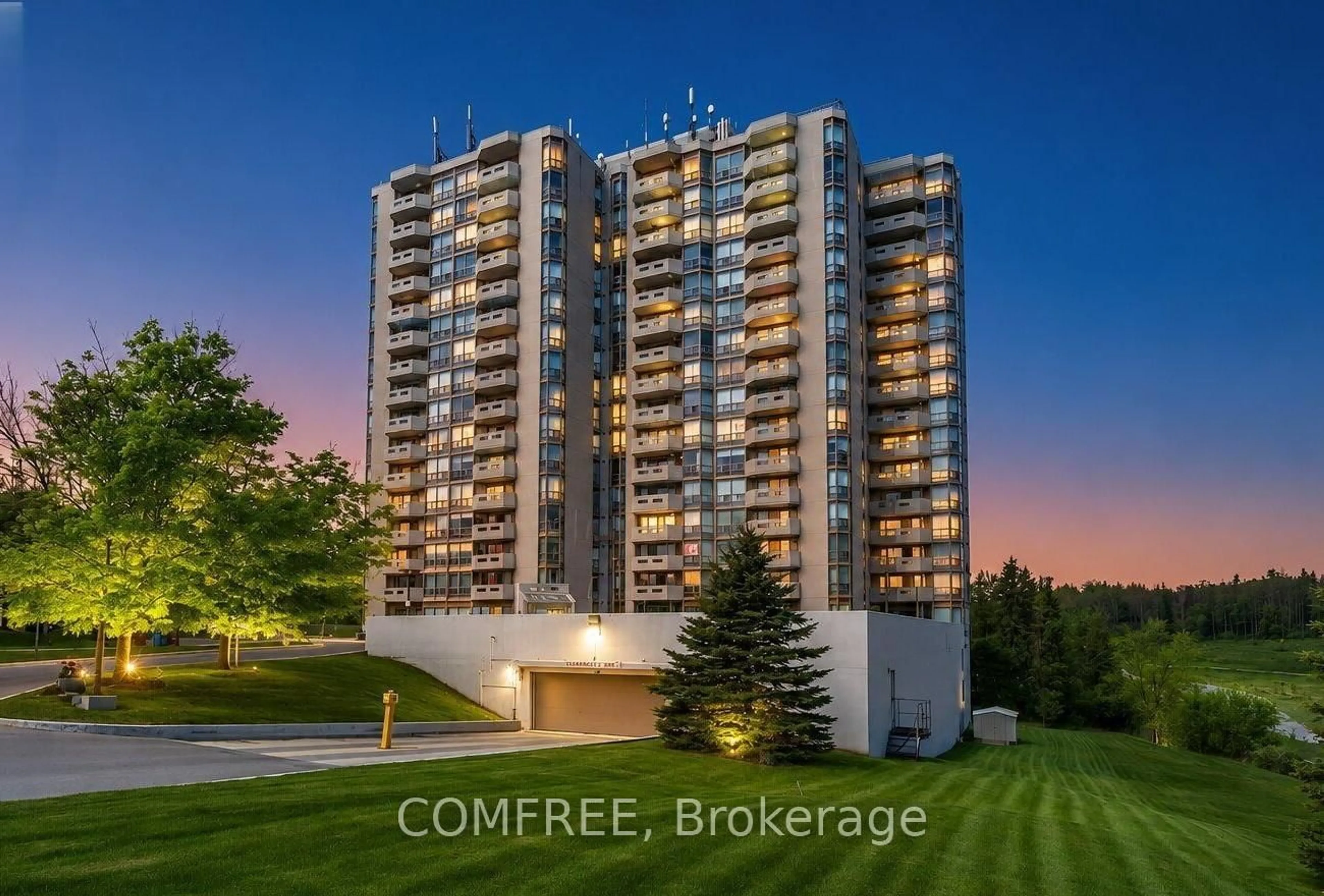 A pic from outside/outdoor area/front of a property/back of a property/a pic from drone, building for 20 McFarlane Dr #1102, Halton Hills Ontario L7G 5J8