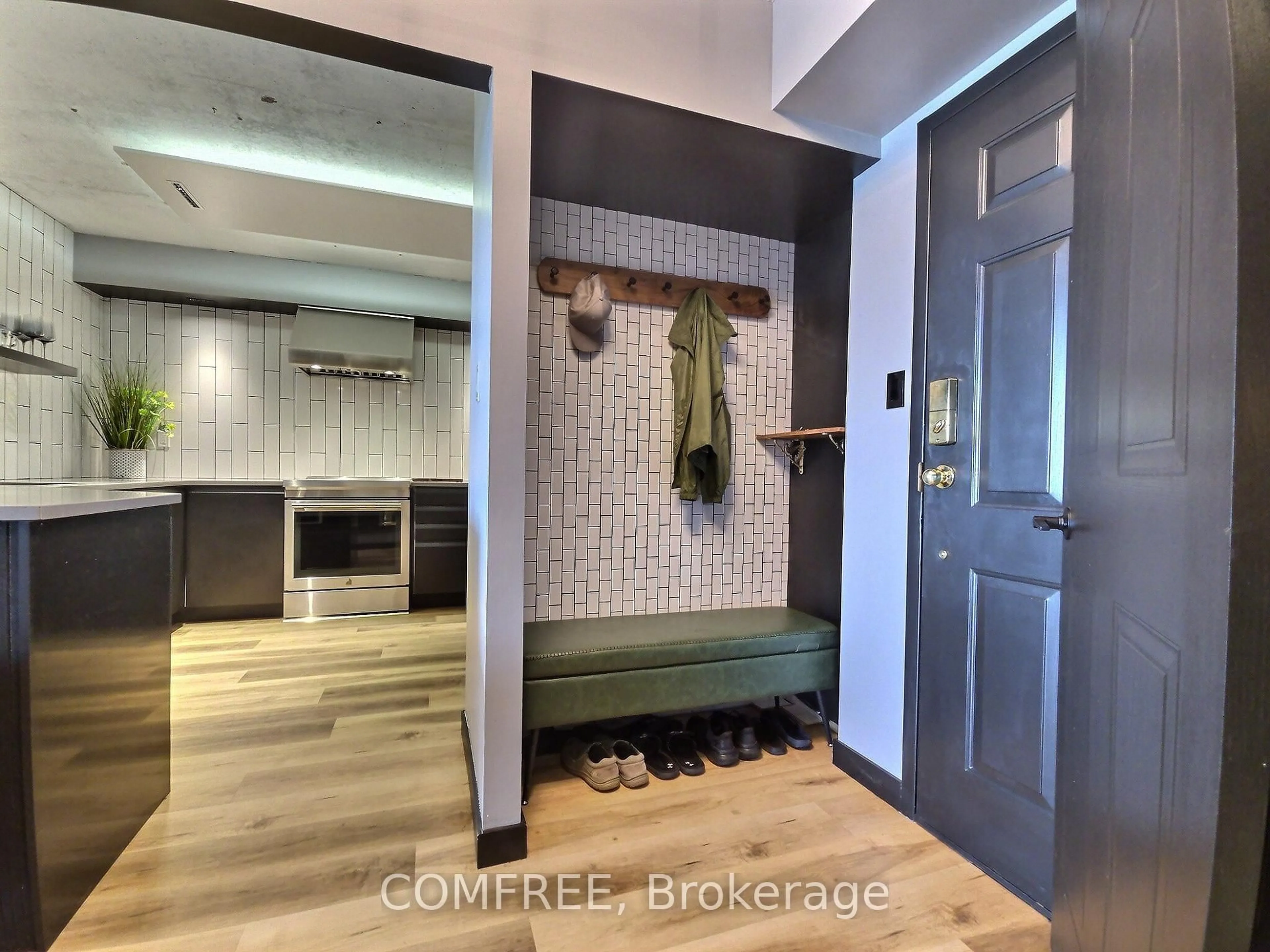 Indoor entryway for 20 McFarlane Dr #1102, Halton Hills Ontario L7G 5J8