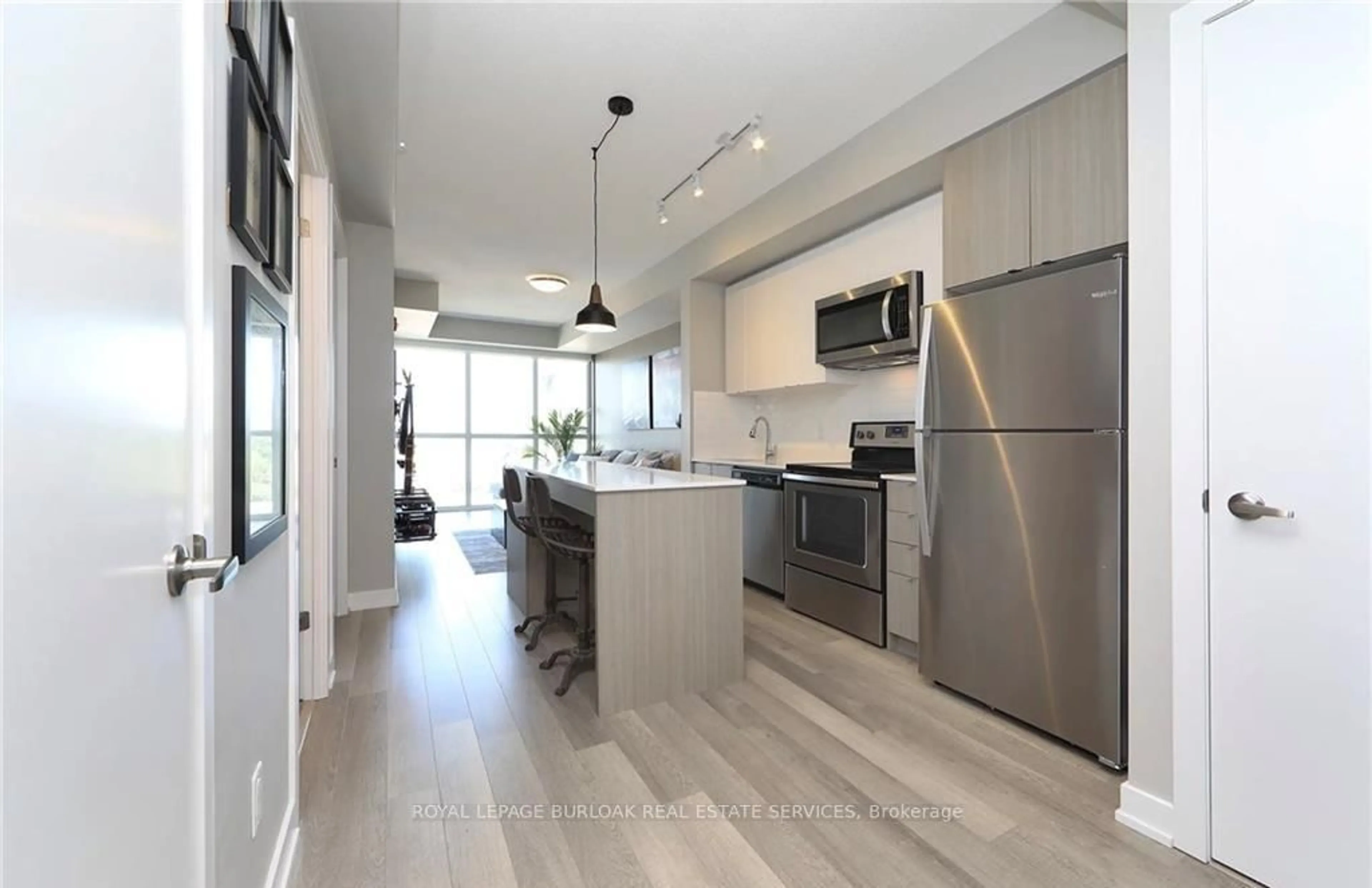 Open concept kitchen, unknown for 5240 Dundas St #B504, Burlington Ontario L7L 0J6