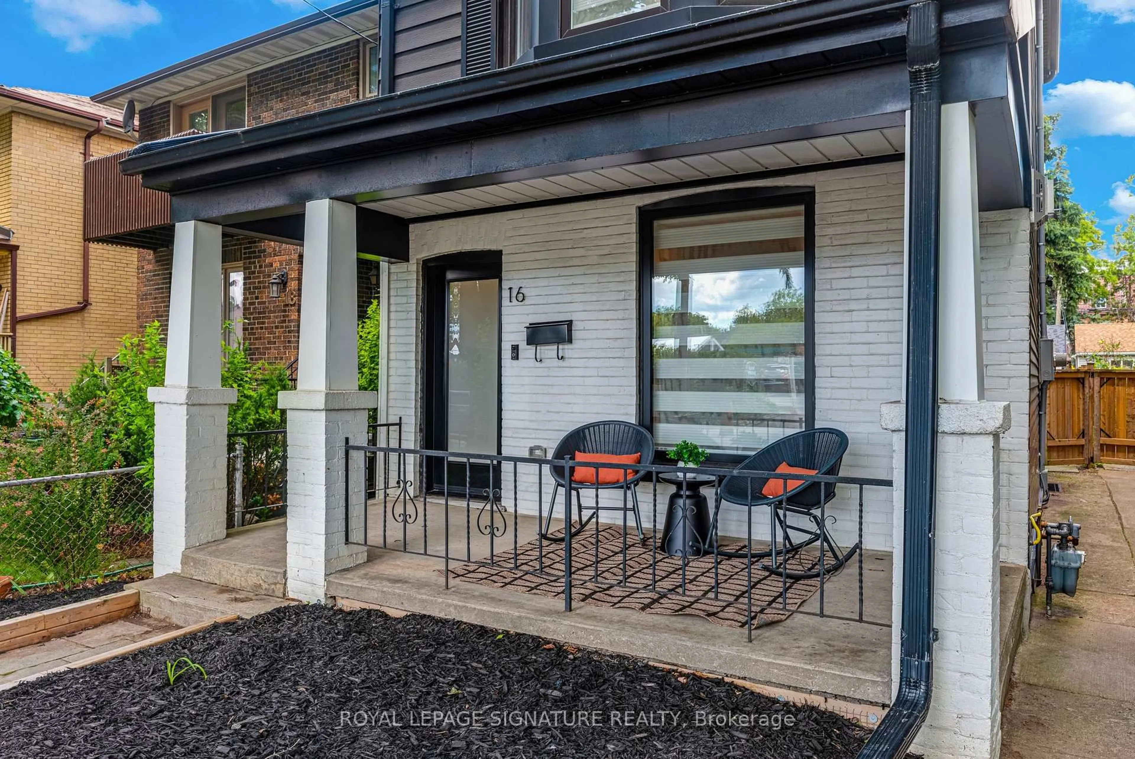 Patio, street for 16 Essex St, Toronto Ontario M6G 1T3