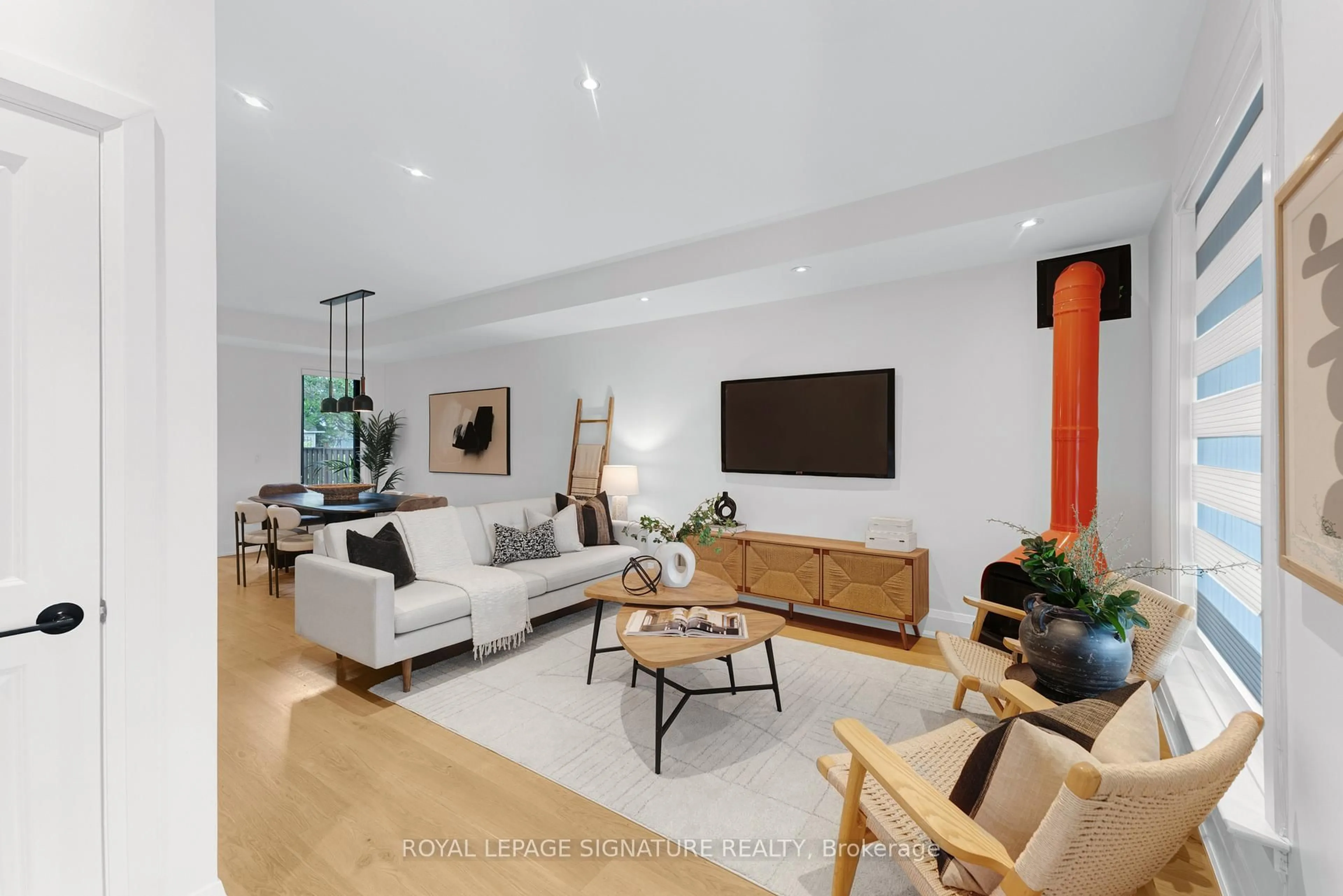 Living room with furniture, unknown for 16 Essex St, Toronto Ontario M6G 1T3
