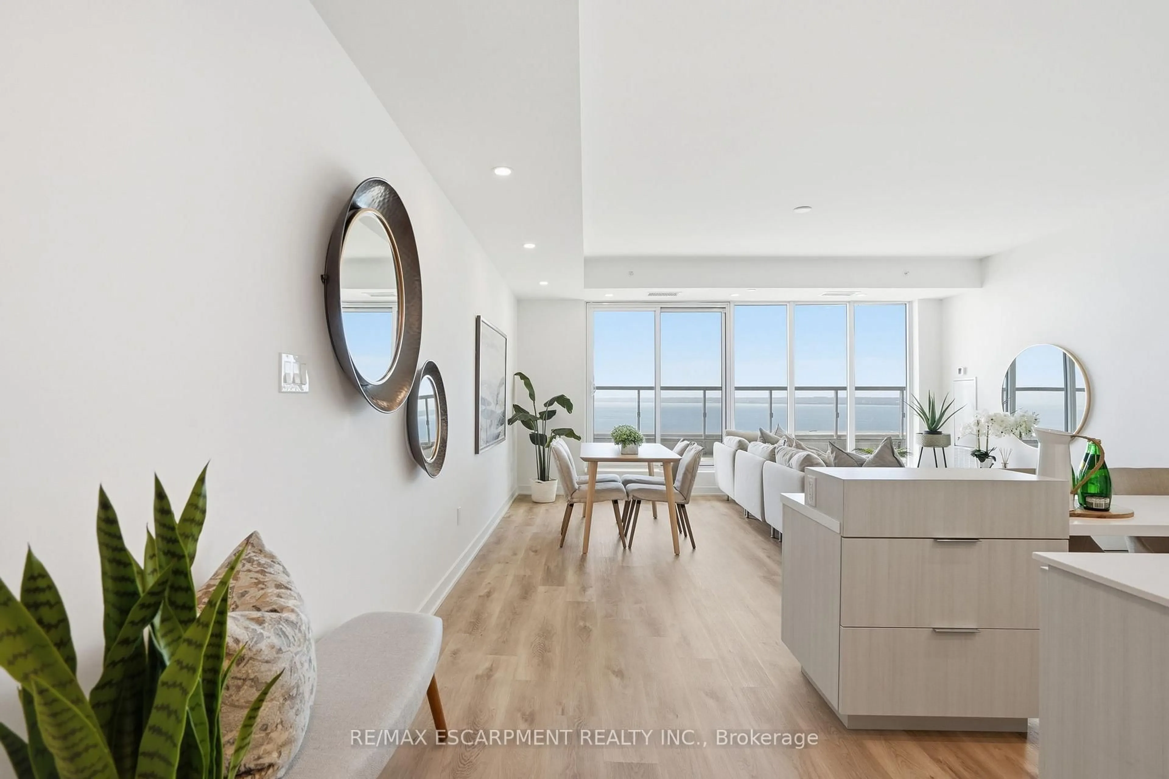 Living room with furniture, wood/laminate floor for 370 MARTHA St #2104, Burlington Ontario L7R 0G9