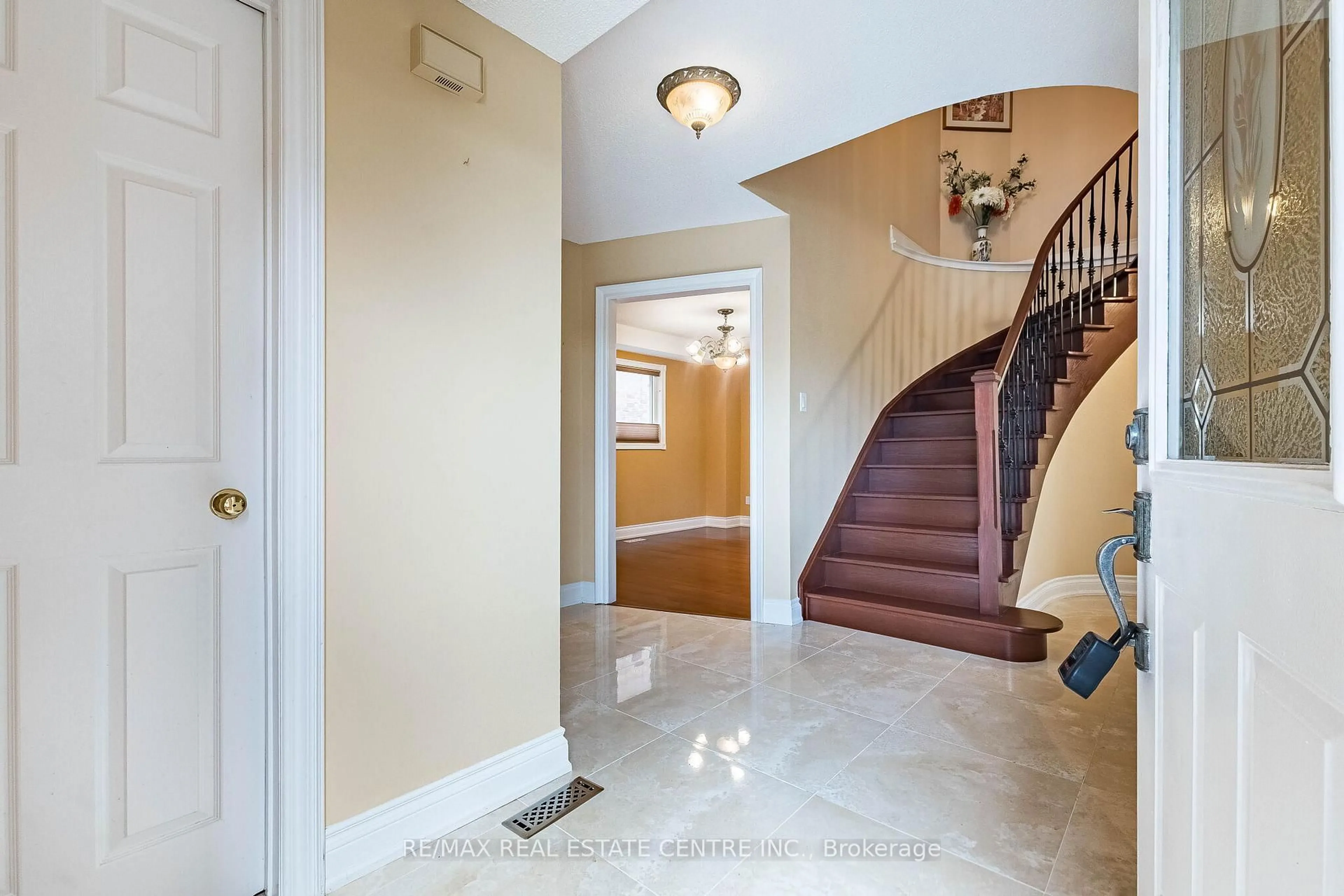 Unknown for 6439 Osprey Blvd, Mississauga Ontario L5N 6E4