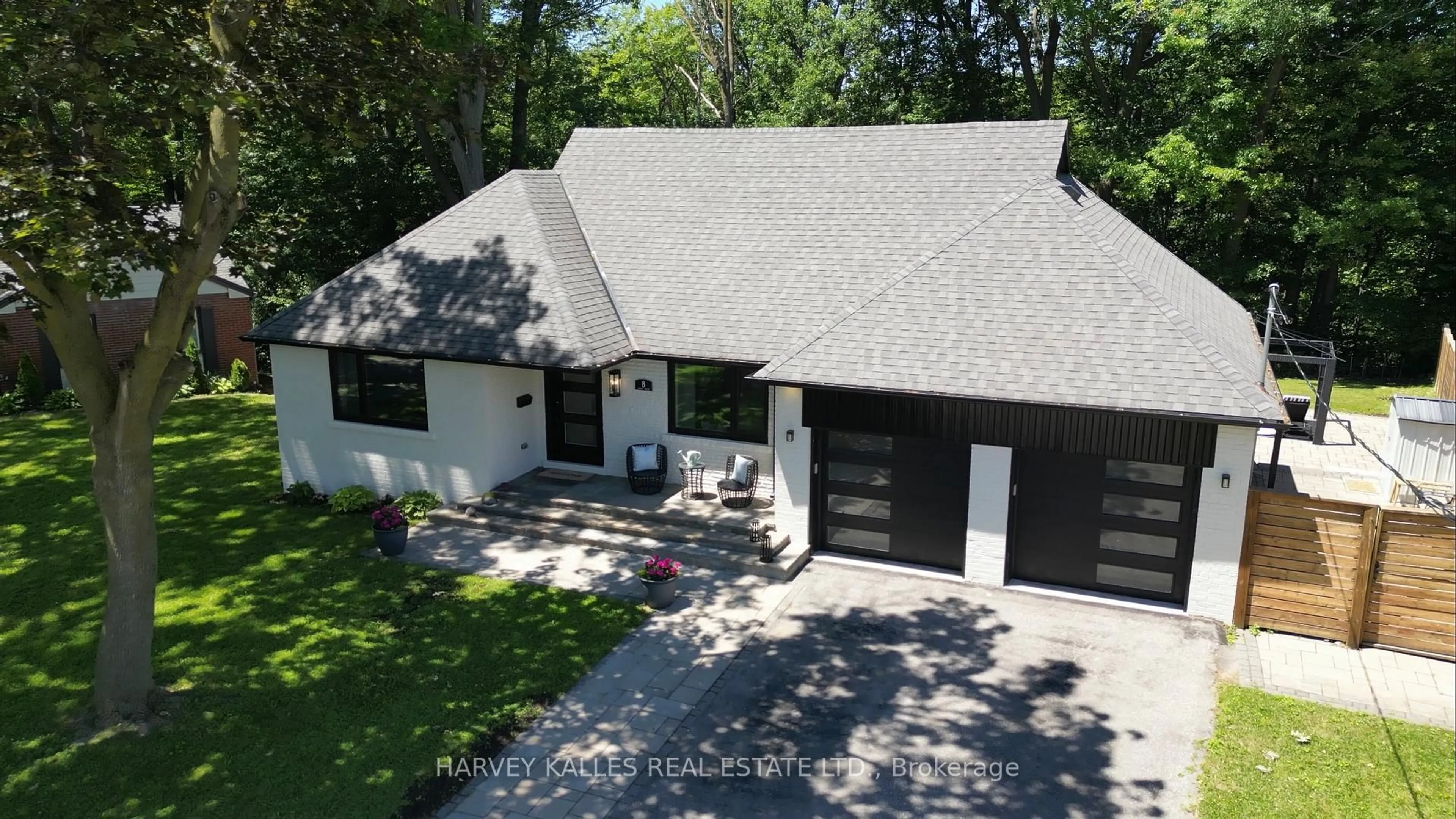 A pic from outside/outdoor area/front of a property/back of a property/a pic from drone, street for 8 Circle Rdge, Toronto Ontario M6L 2H6