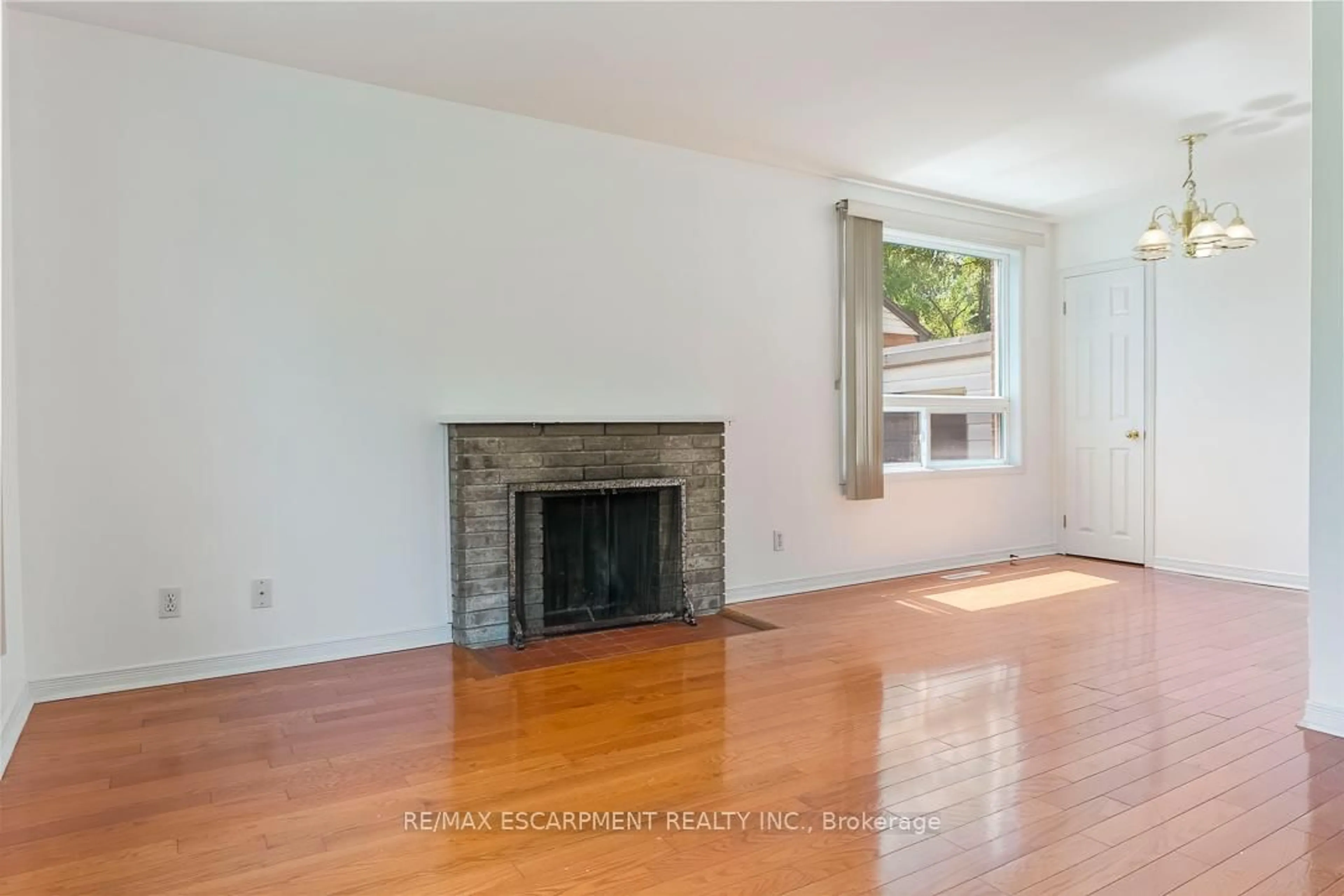 A pic of a room for 1214 Argreen Rd, Mississauga Ontario L5G 3J3