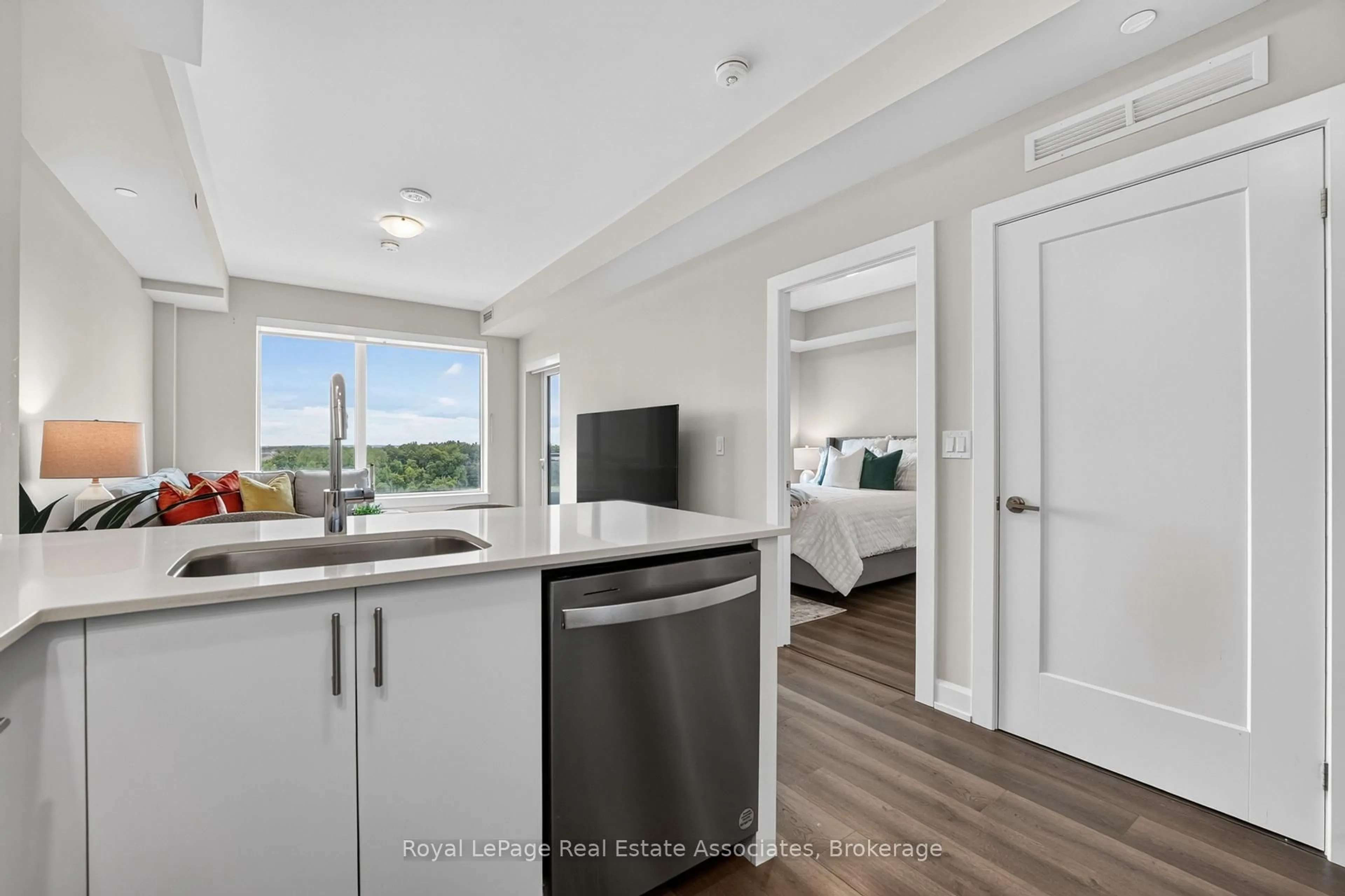 Open concept kitchen, unknown for 3200 William Coltson Ave #622, Oakville Ontario L6H 7B9