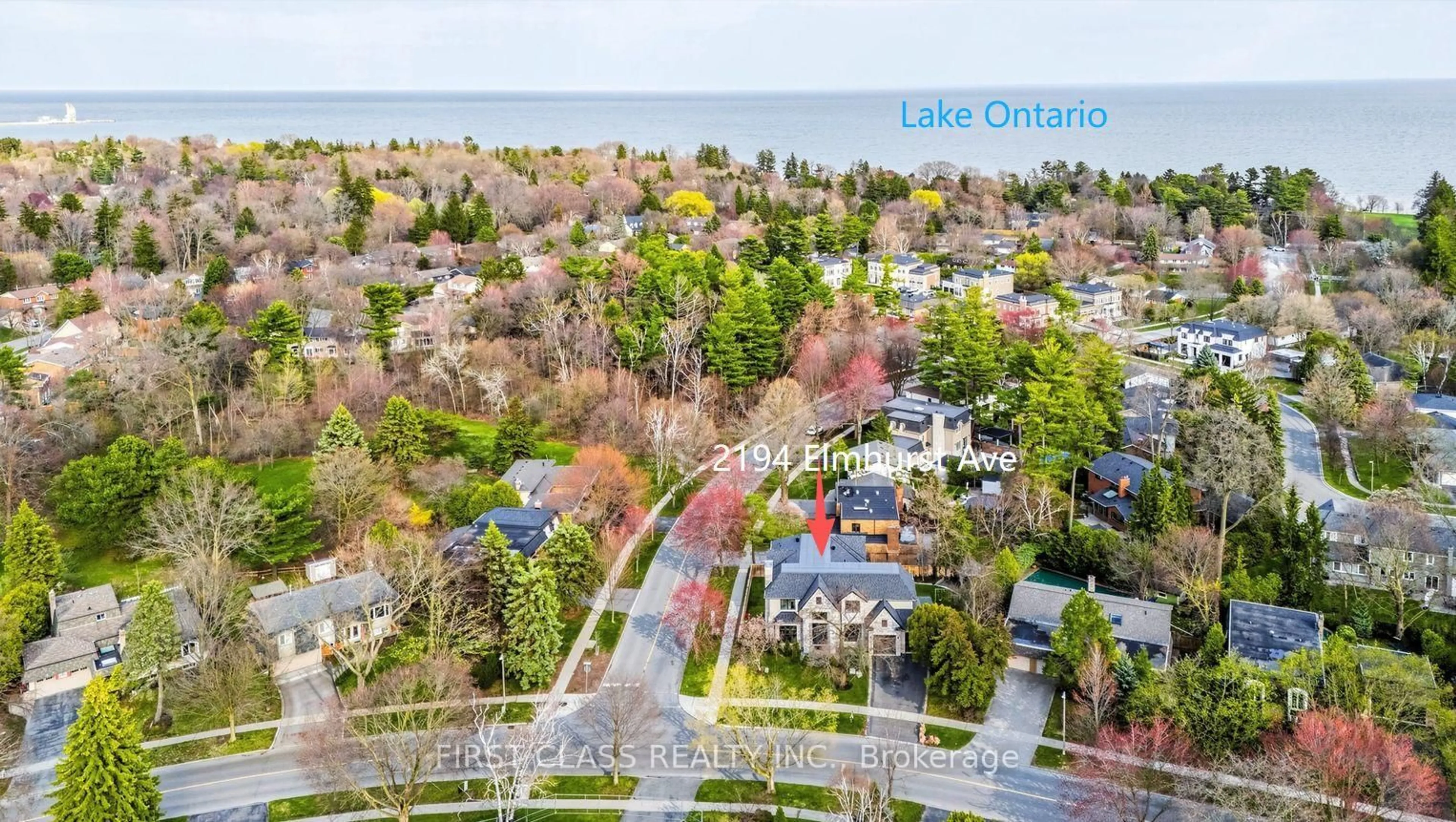 A pic from outside/outdoor area/front of a property/back of a property/a pic from drone, water/lake/river/ocean view for 2194 ELMHURST Ave, Oakville Ontario L6J 5G2