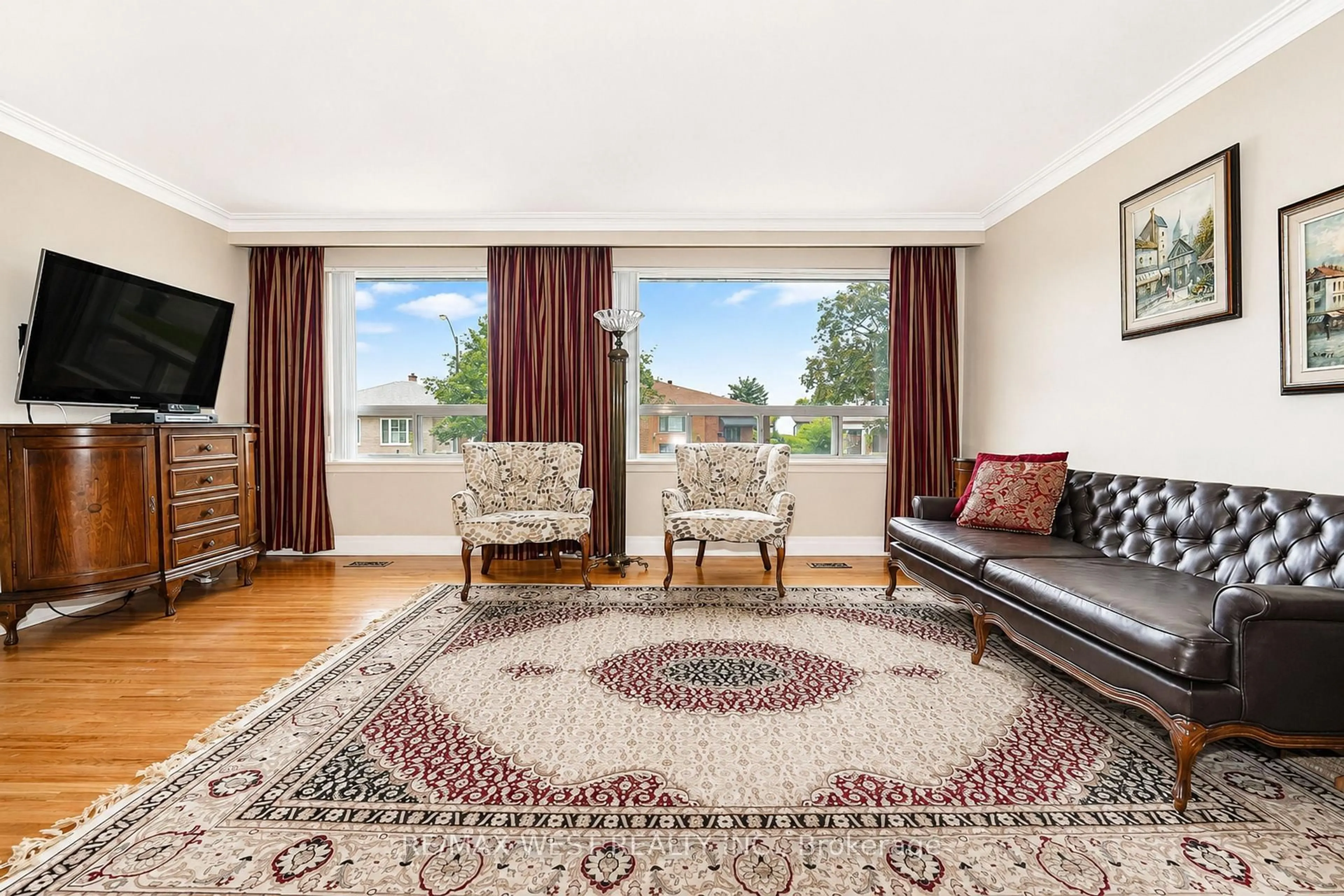 Living room with furniture, carpet floor for 65 Council Cres, Toronto Ontario M3J 1J5