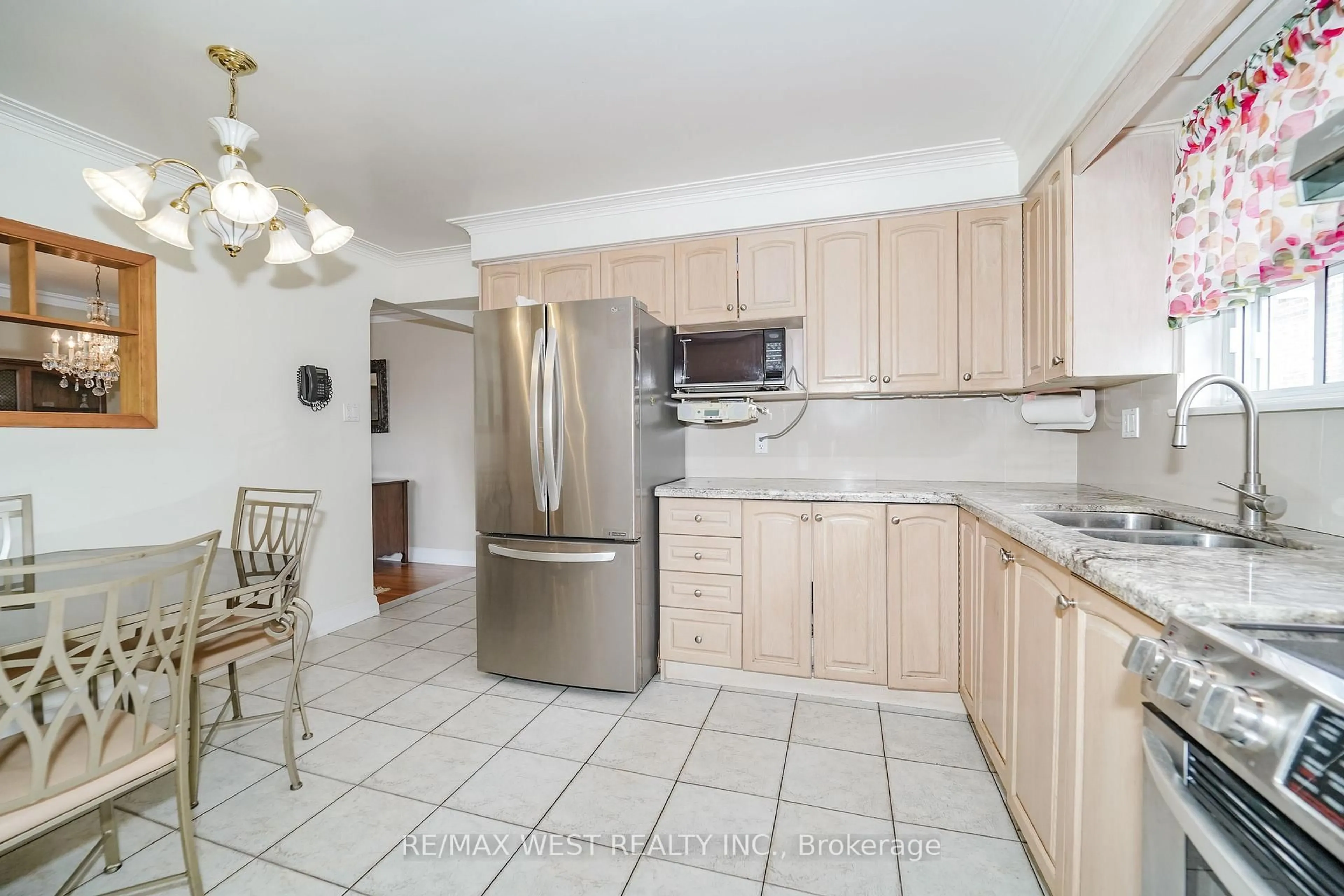 Standard kitchen, ceramic/tile floor for 65 Council Cres, Toronto Ontario M3J 1J5