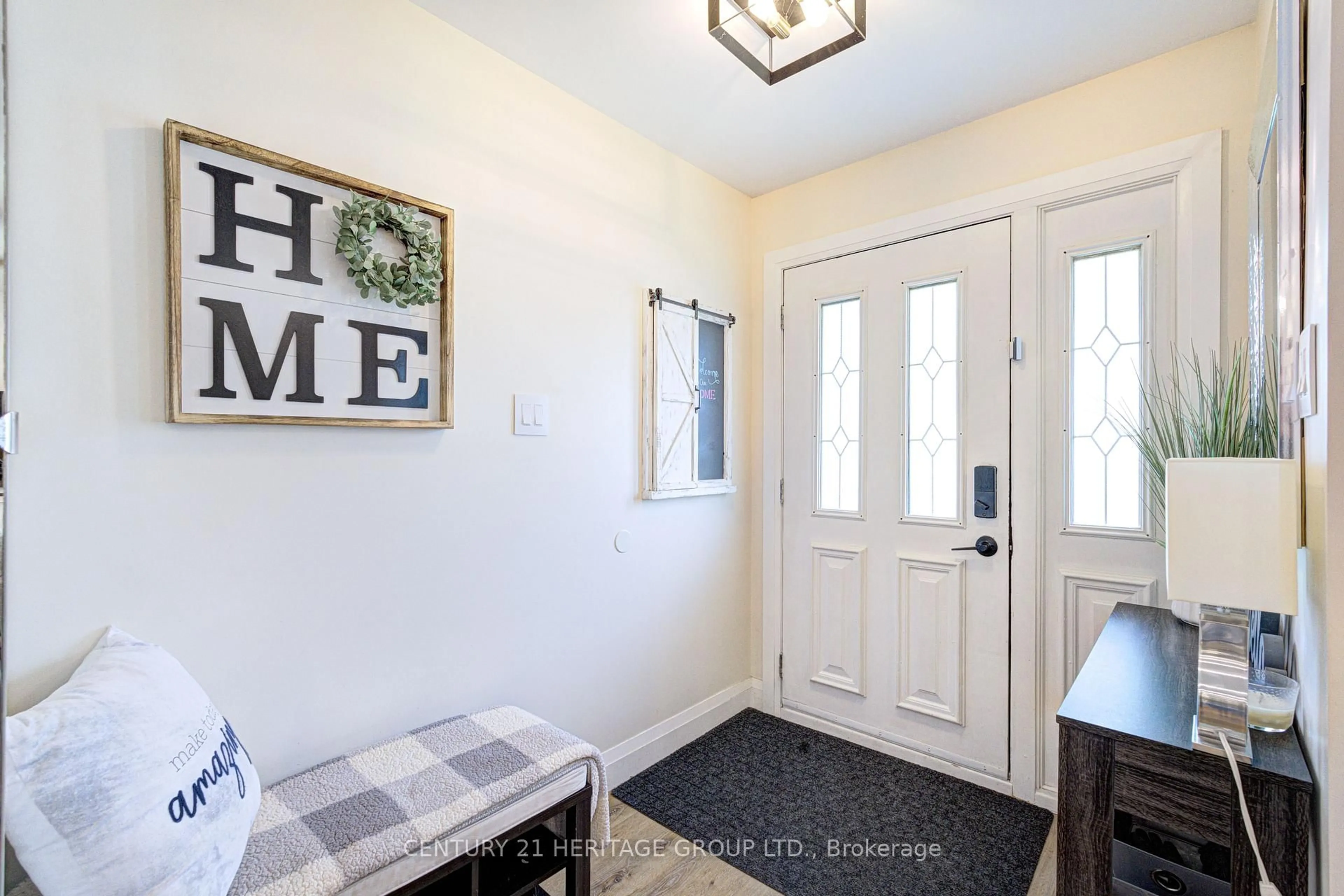 Indoor entryway for 2379 Duncaster Dr, Burlington Ontario L7P 3V9