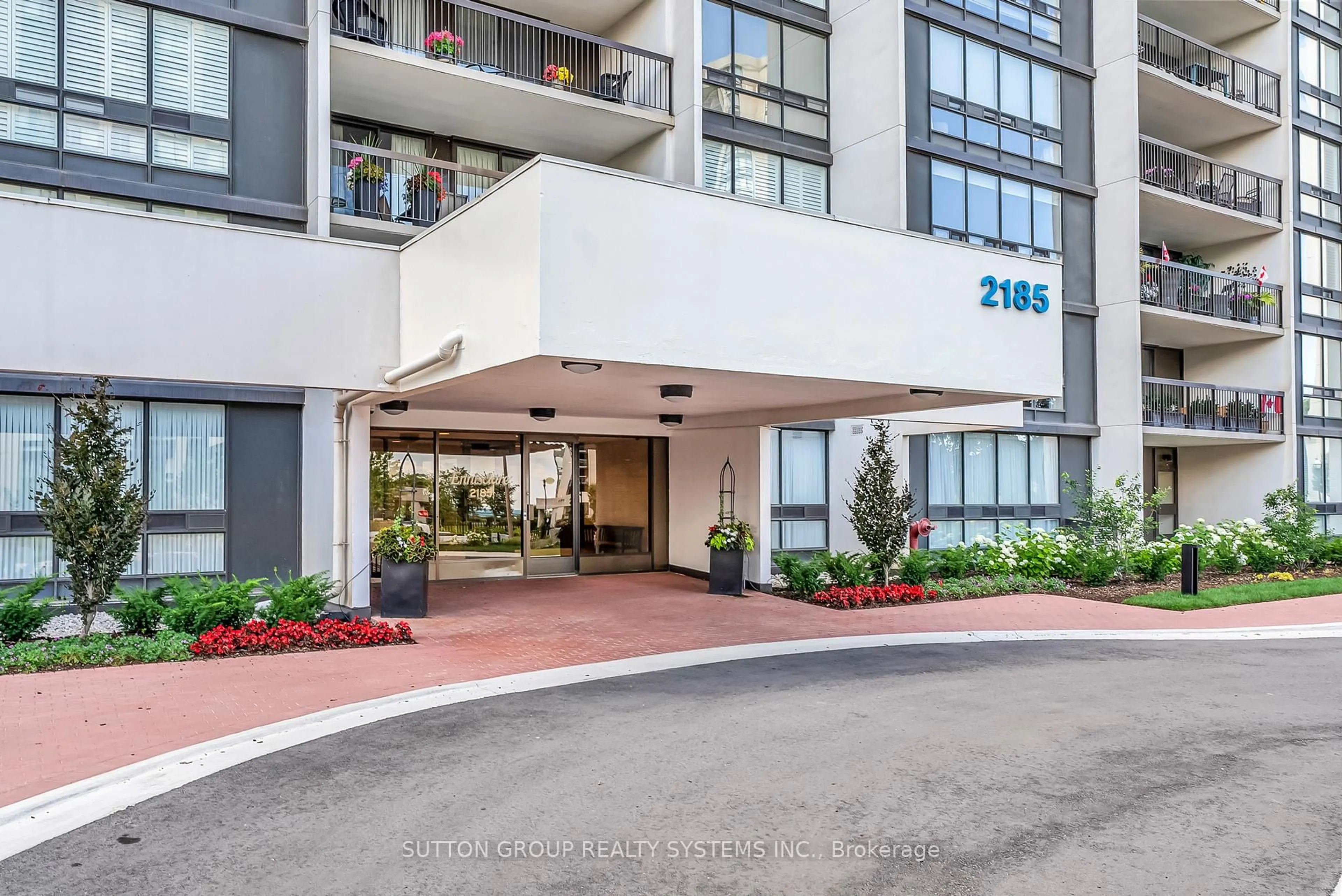 Indoor foyer for 2185 Marine Dr #508, Oakville Ontario L6L 5L6