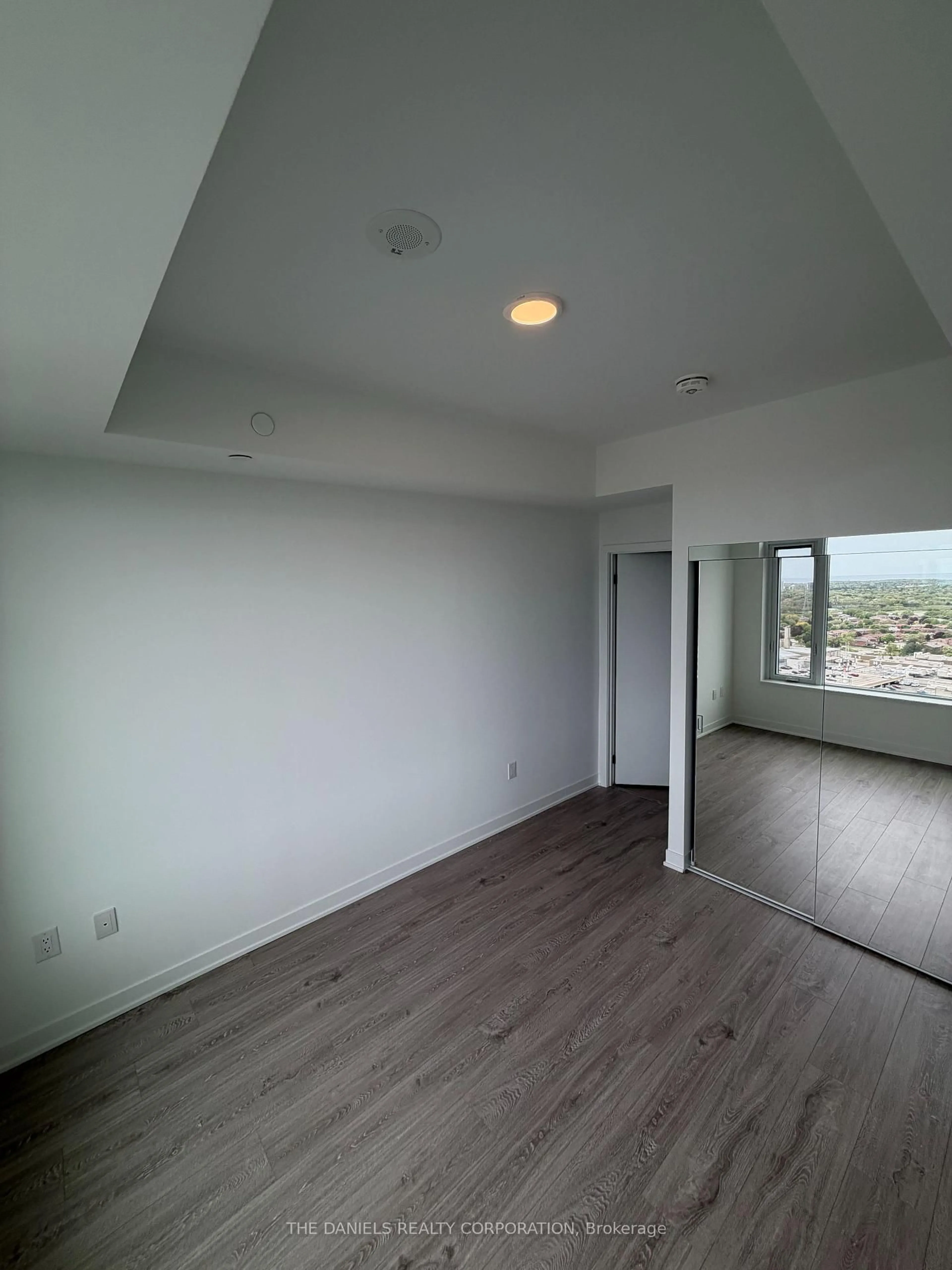 A pic of a room for 2495 Eglinton Ave #1011, Mississauga Ontario L5M 2T2