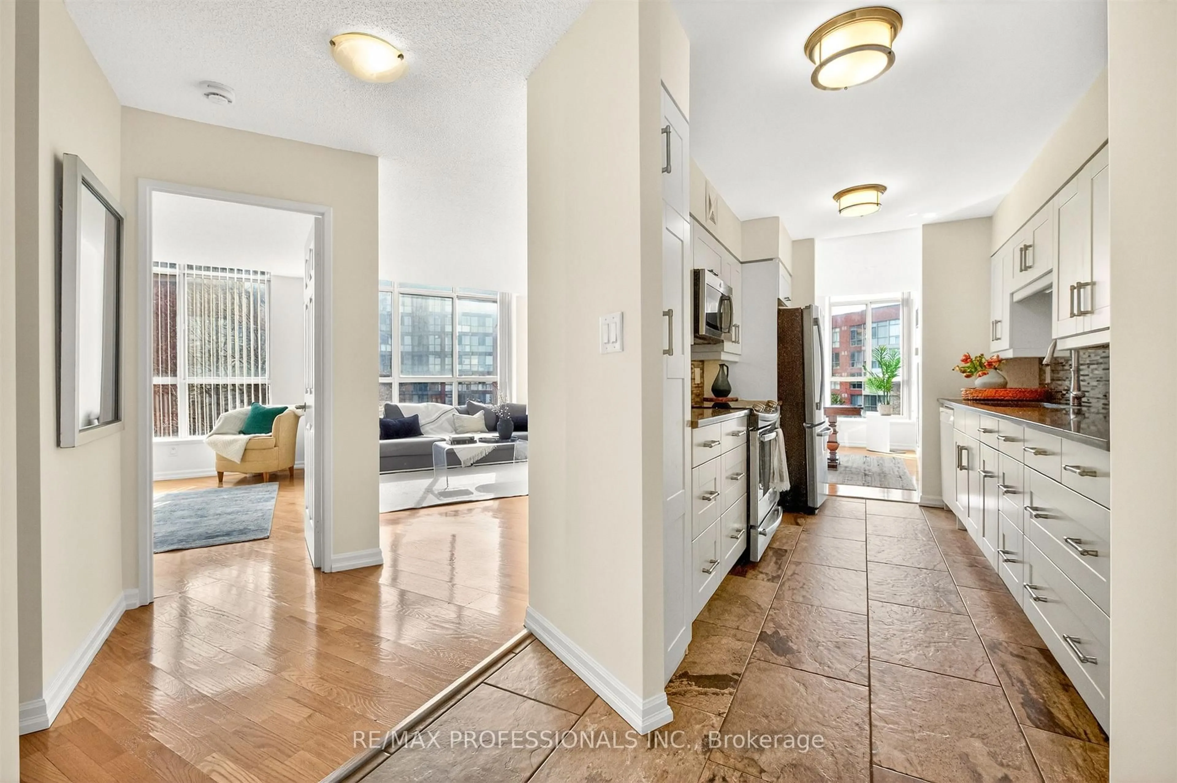 Indoor entryway for 20 Southport St #620, Toronto Ontario M6S 4Y8